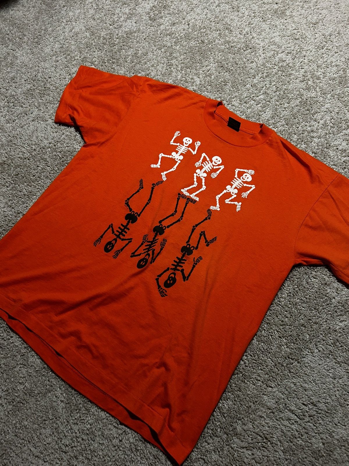 Fruit Of The Loom Vintage 90s Halloween Dancing Skeleton Tee Size US XL / EU 56 / 4 - 1 Thumbnail