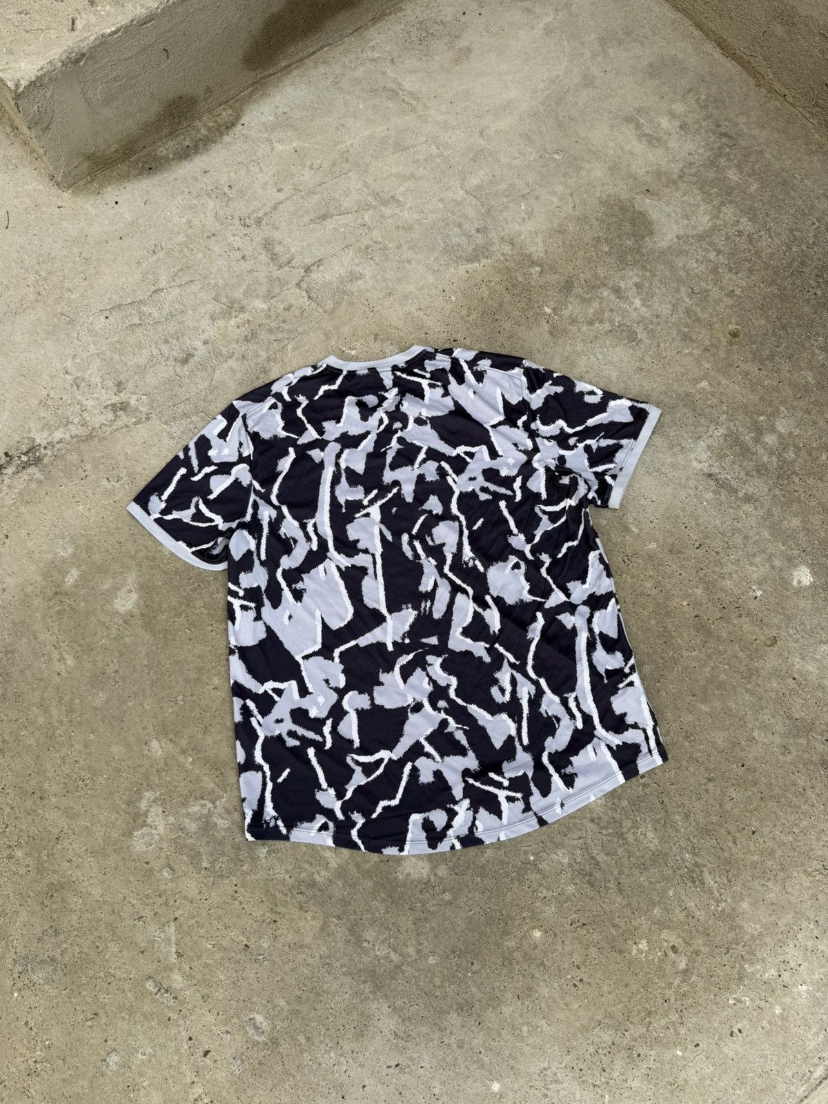 Nike RARE NIKE MULTILOGO CAMO T-SHIRT Size US L / EU 52-54 / 3 - 8 Thumbnail