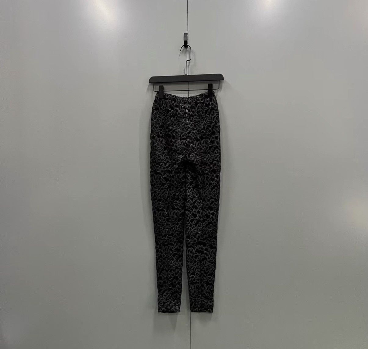 Louis Vuitton Louis Vuitton Black Hollow Floral Embroidered Pants J41 Size 27" / US 4 / IT 40 - 2 Thumbnail