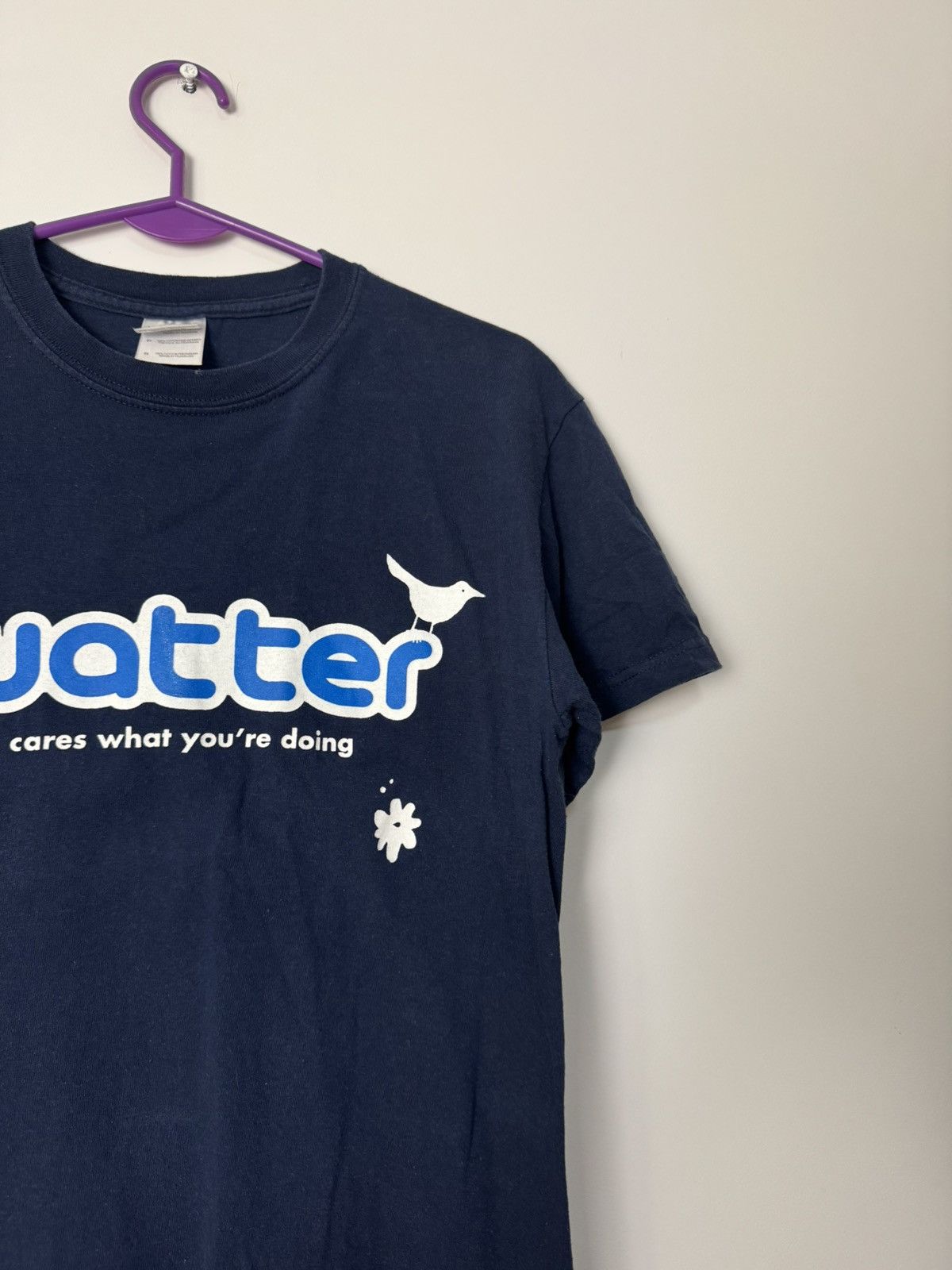 Vintage Funny “twatter” slogan tee “no ones care what you doing” Size US S / EU 44-46 / 1 - 5 Thumbnail