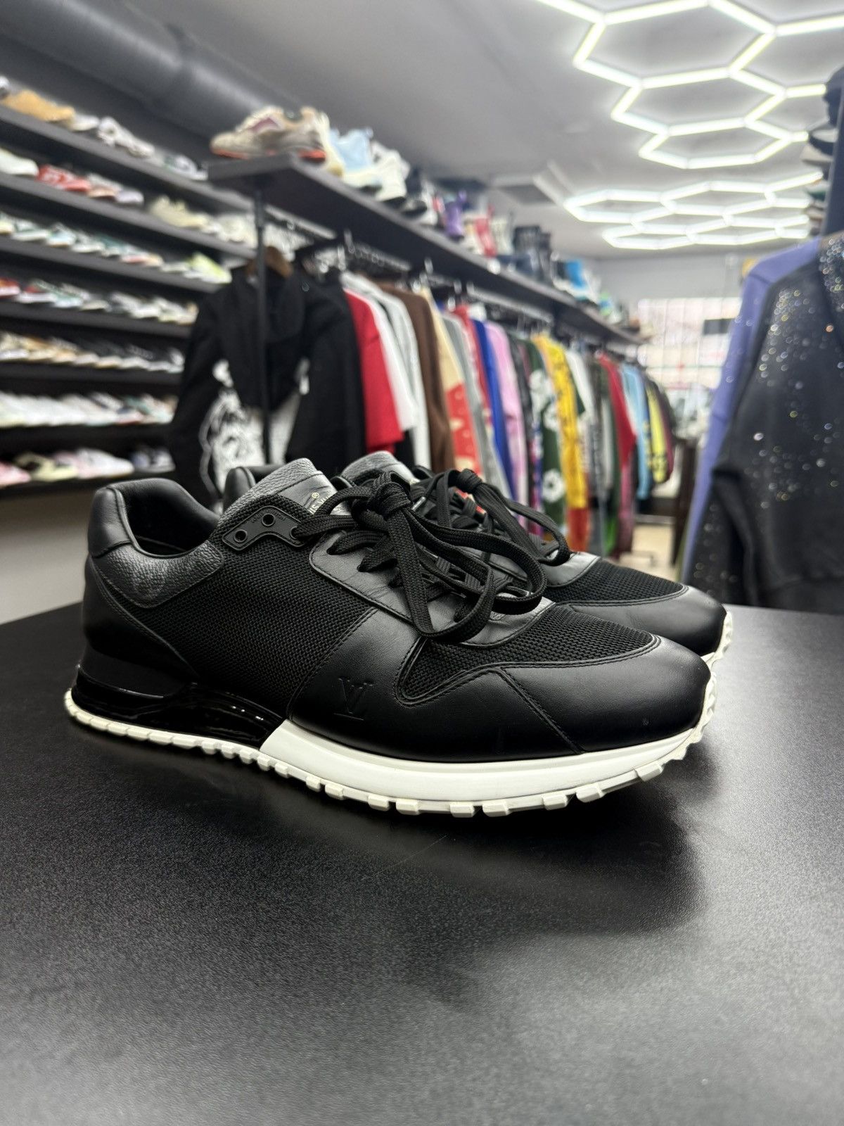 Louis Vuitton Louis Vuitton Run away black monogram sneaker sz 9LV / 10US Size US 10 / EU 43 - 2 Thumbnail