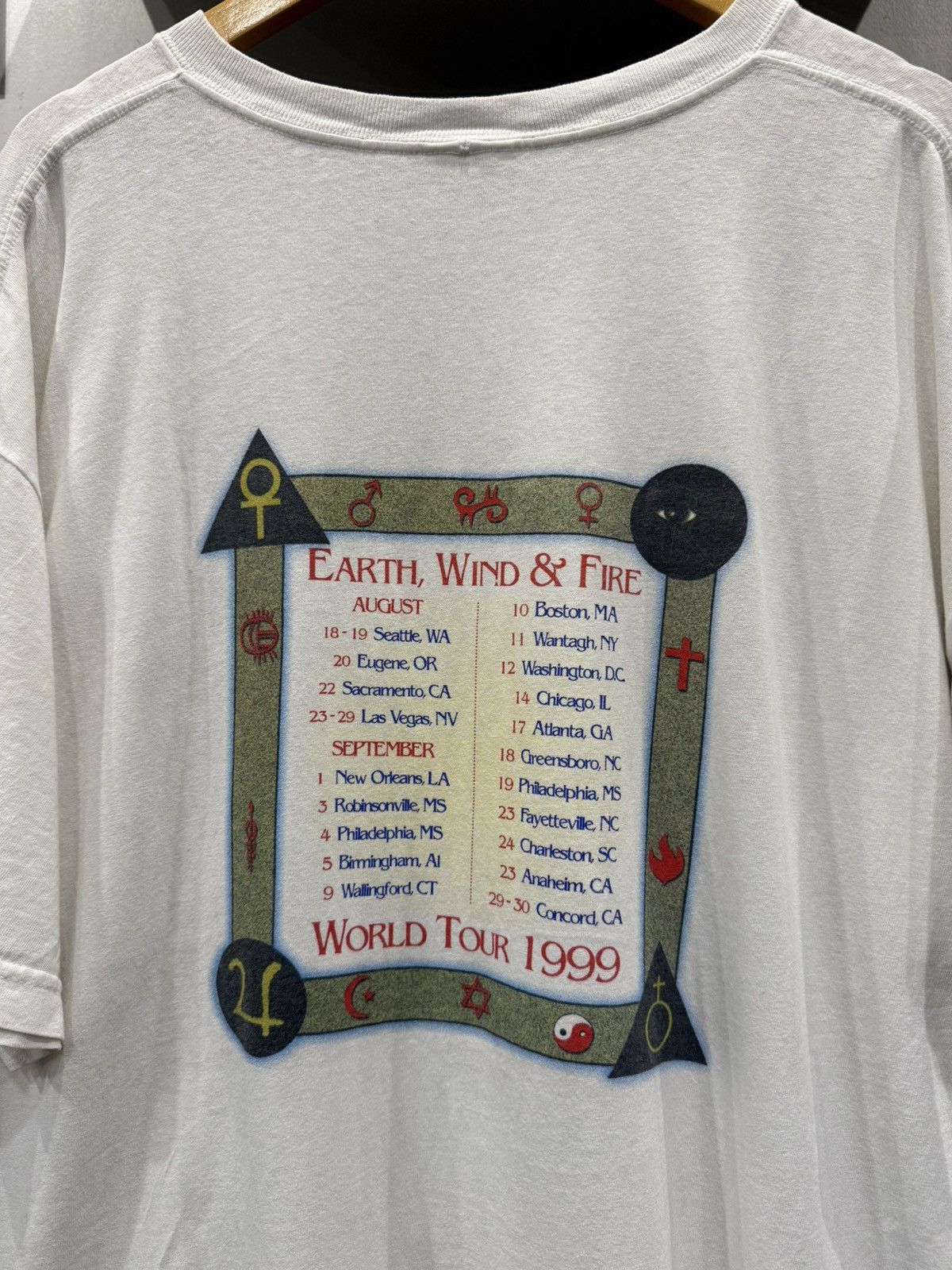 Other Vintage 90s Earth Wind & Fire T-Shirt Size US XL / EU 56 / 4 - 5 Thumbnail