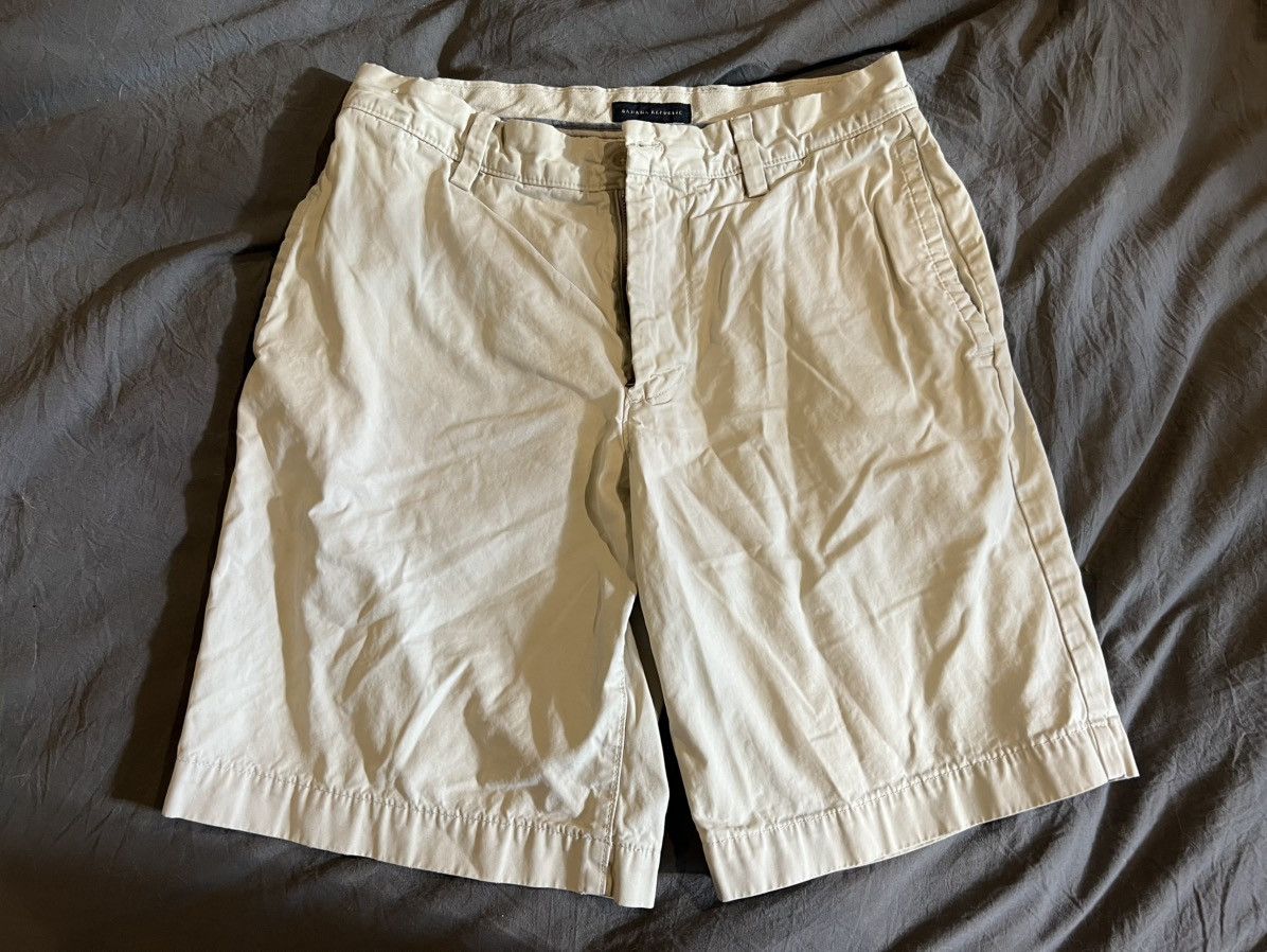 Banana Republic Banana Republic Vintage Fit Flat Front Khaki Shorts Size US 32 / EU 48 - 1 Thumbnail
