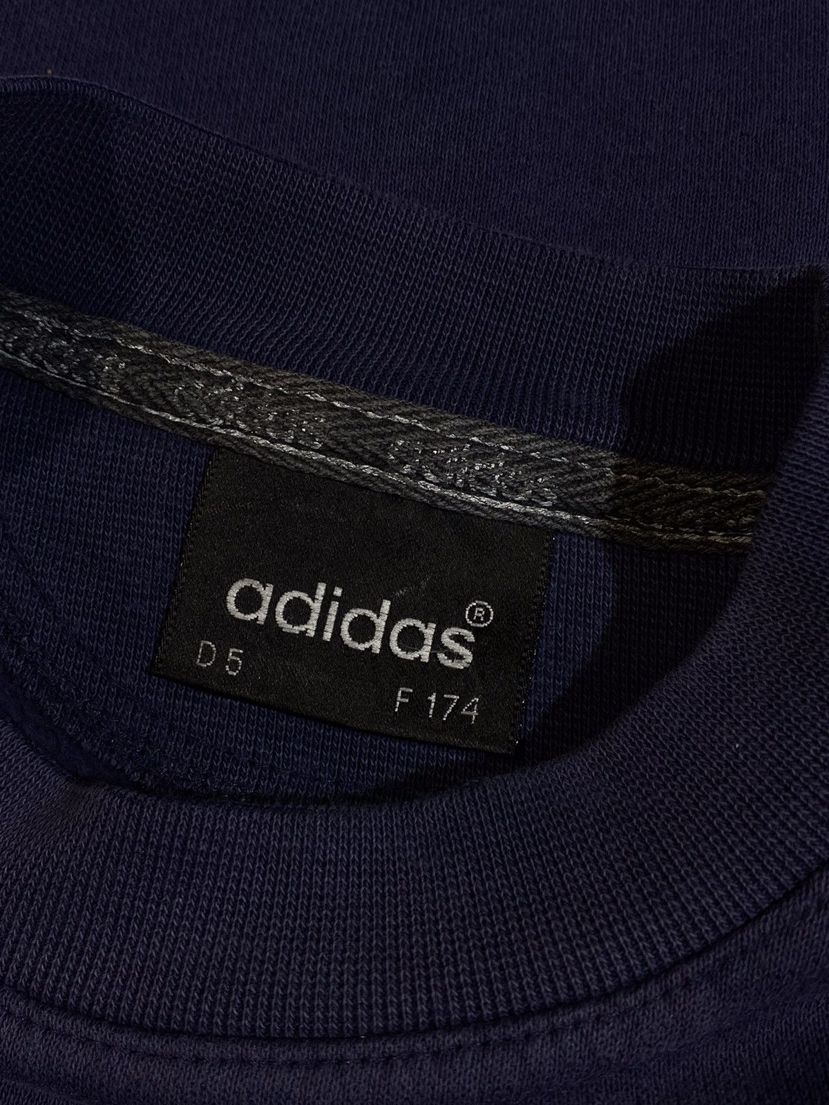 Adidas VINTAGE ADIDAS TREFOIL CREWNECK SWEATSHIRT FADED RETRO 90s Size US M / EU 48-50 / 2 - 11 Thumbnail