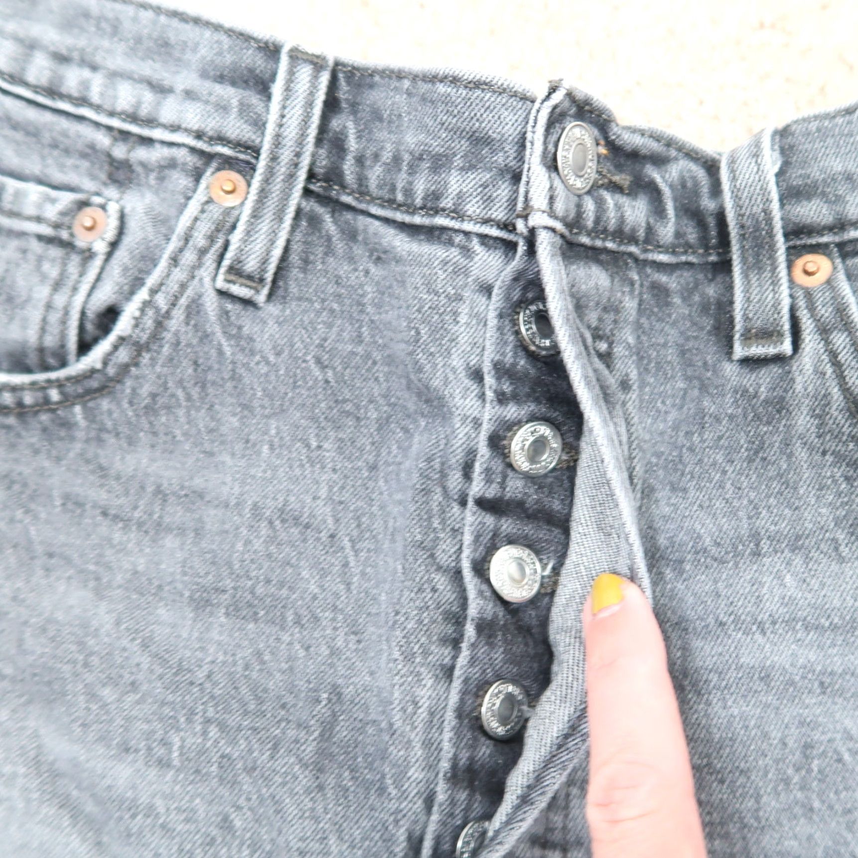Levi's VINTAGE Levi's 501 High Rise Denim Cut-Off Shorts Women 31 Black Size 24" / US 00 / IT 34 - 2 Thumbnail