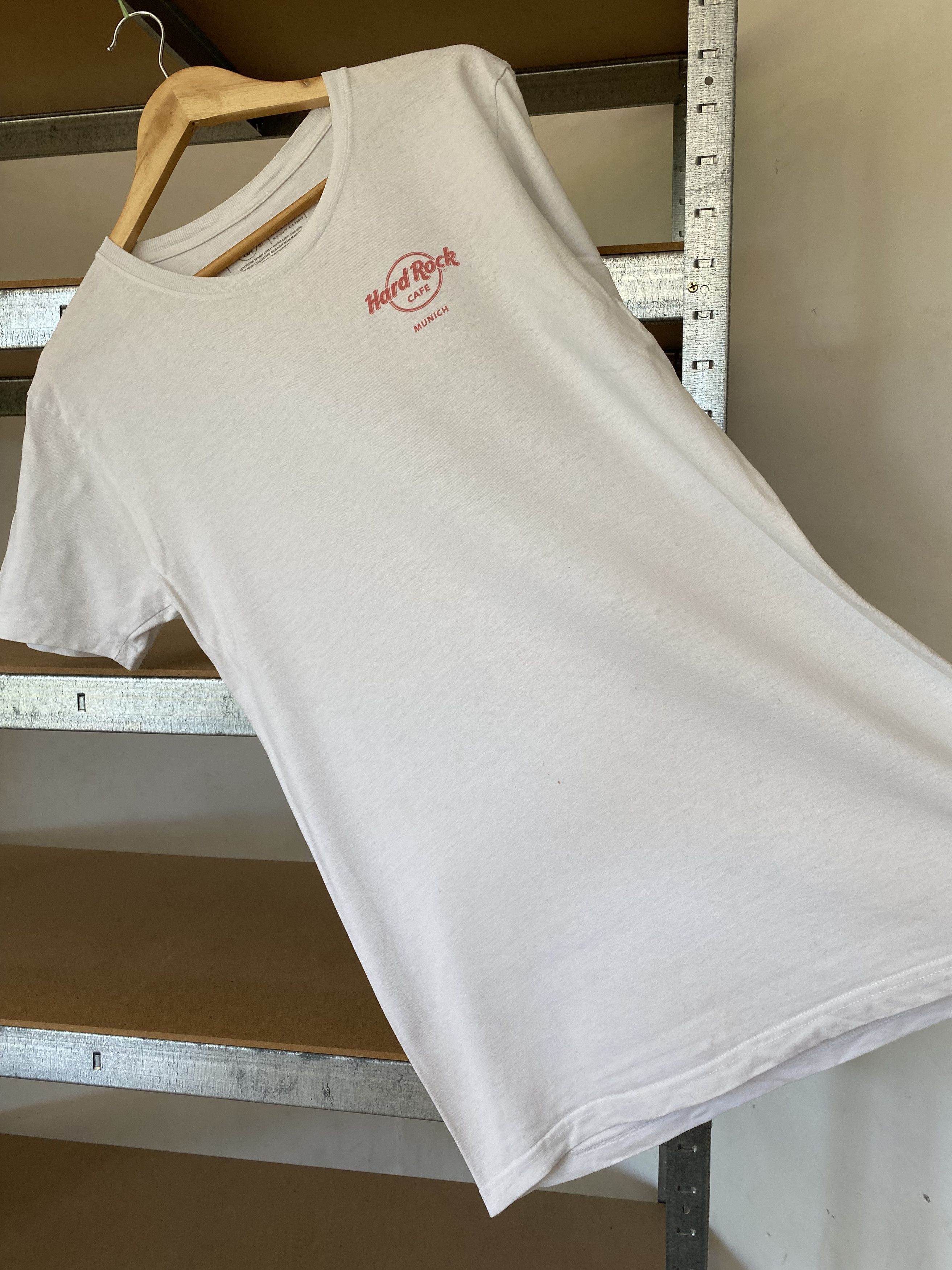 Hard Rock Cafe Hard Rock Cafe Vintage 2000s Munich White T-shirt Size US M / EU 48-50 / 2 - 8 Thumbnail