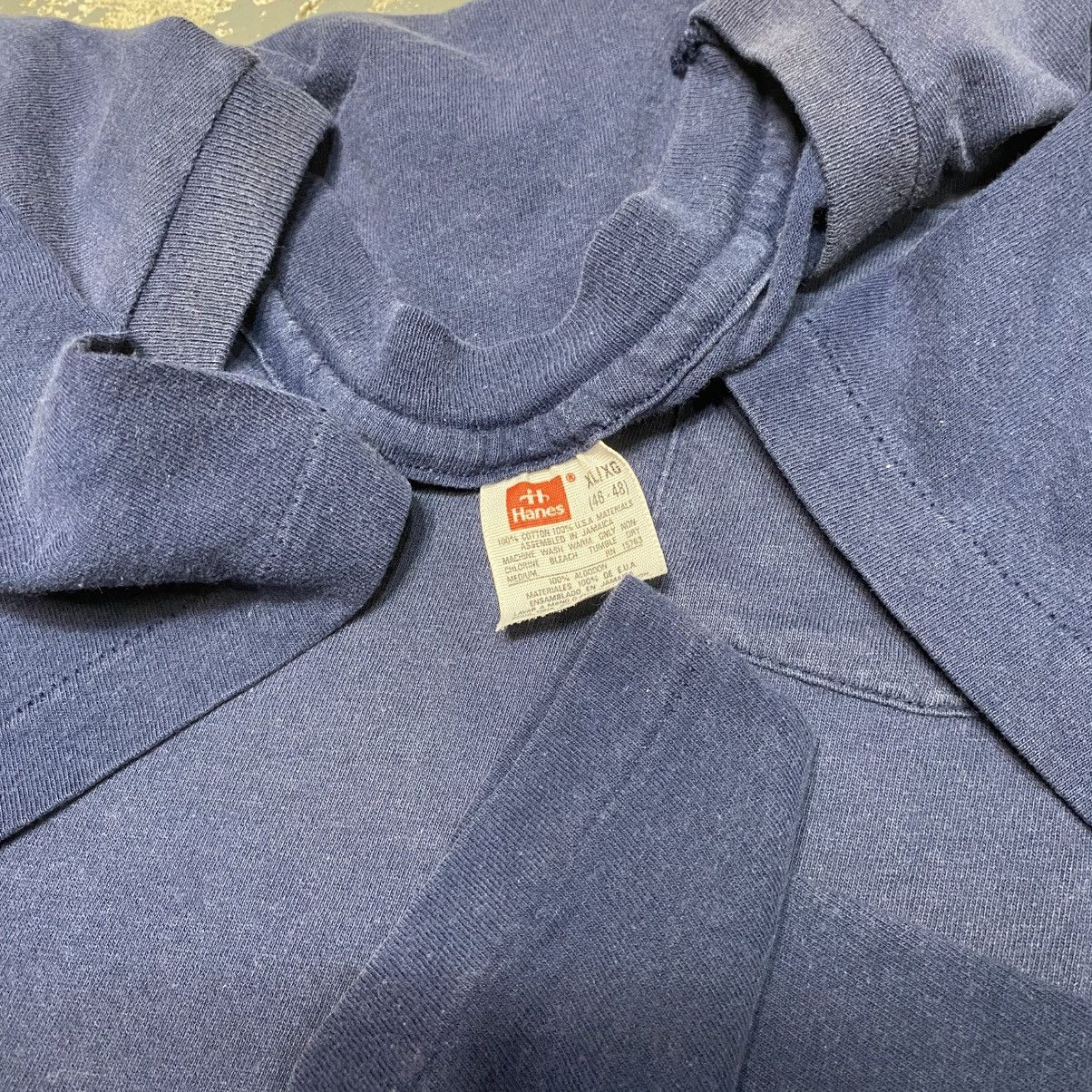 Vintage Vintage Hanes Navy Blank 90s Single Stitch Pocket Tshirt Size US XL / EU 56 / 4 - 5 Thumbnail