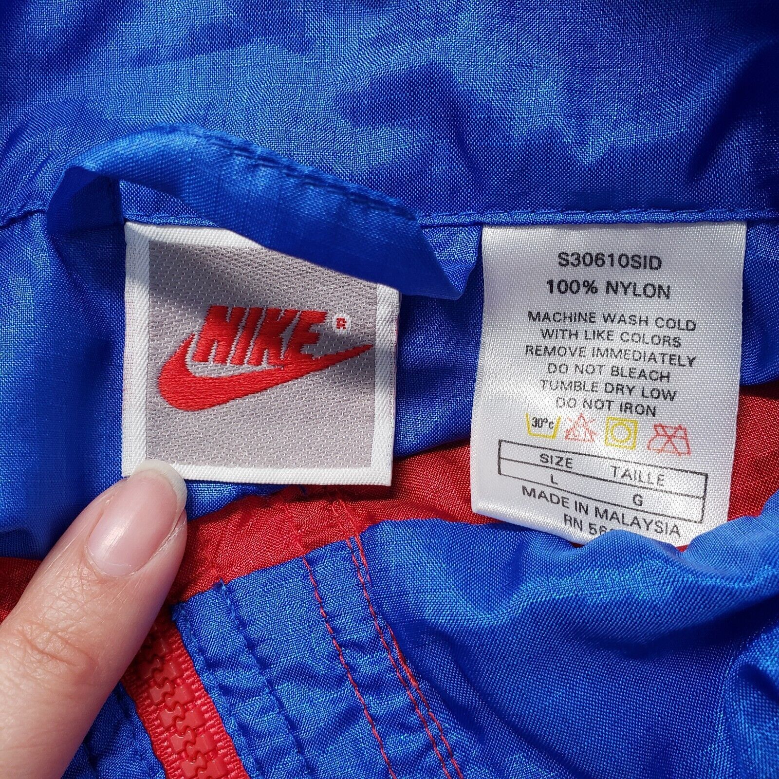 Nike Vintage Nike Windbreaker Jacket Men Large Red Blue Spiderman Size US L / EU 52-54 / 3 - 3 Thumbnail