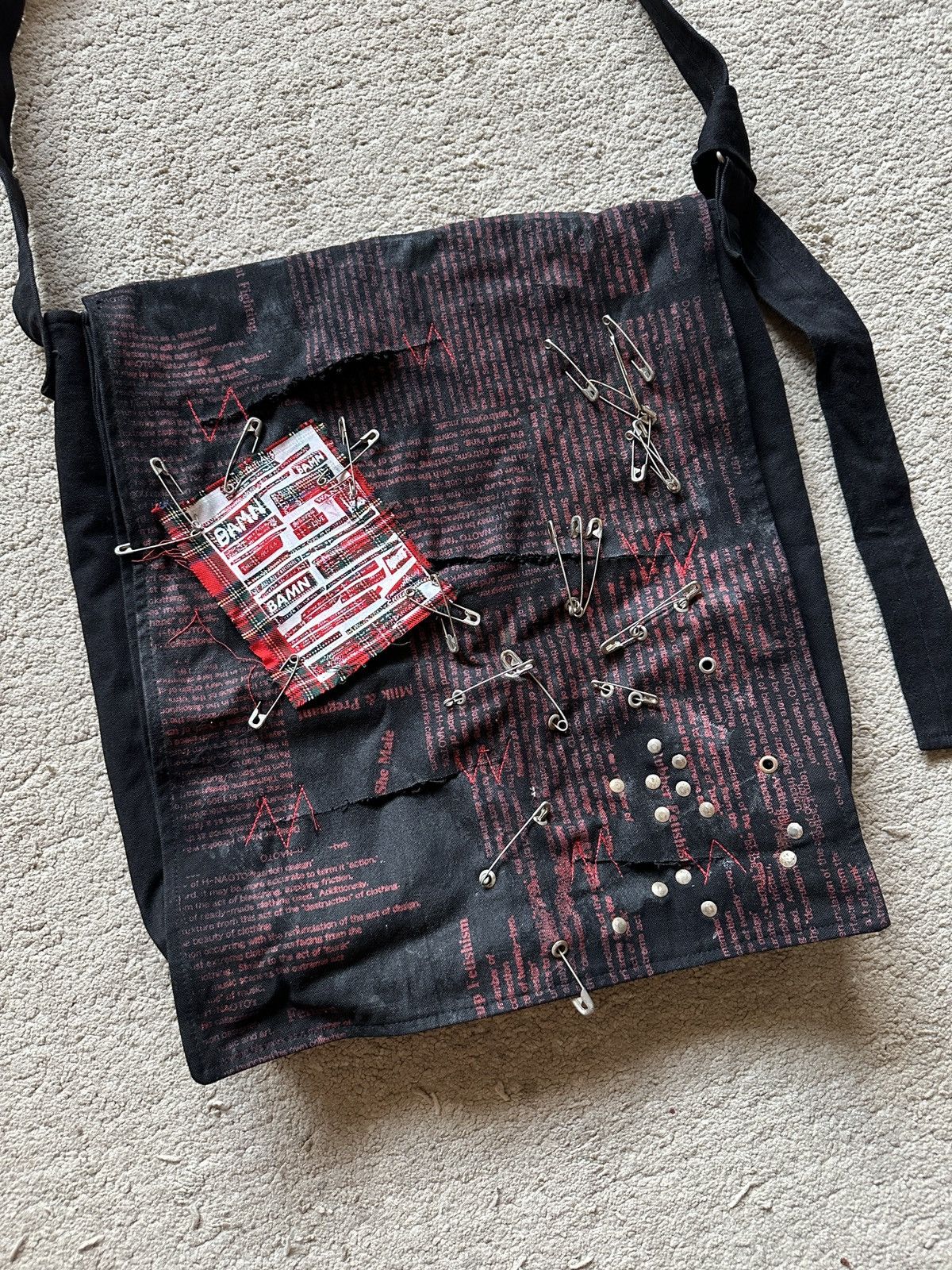 h.NAOTO 2000s H Naoto Safety Pin Sling Bag Size ONE SIZE - 3 Thumbnail