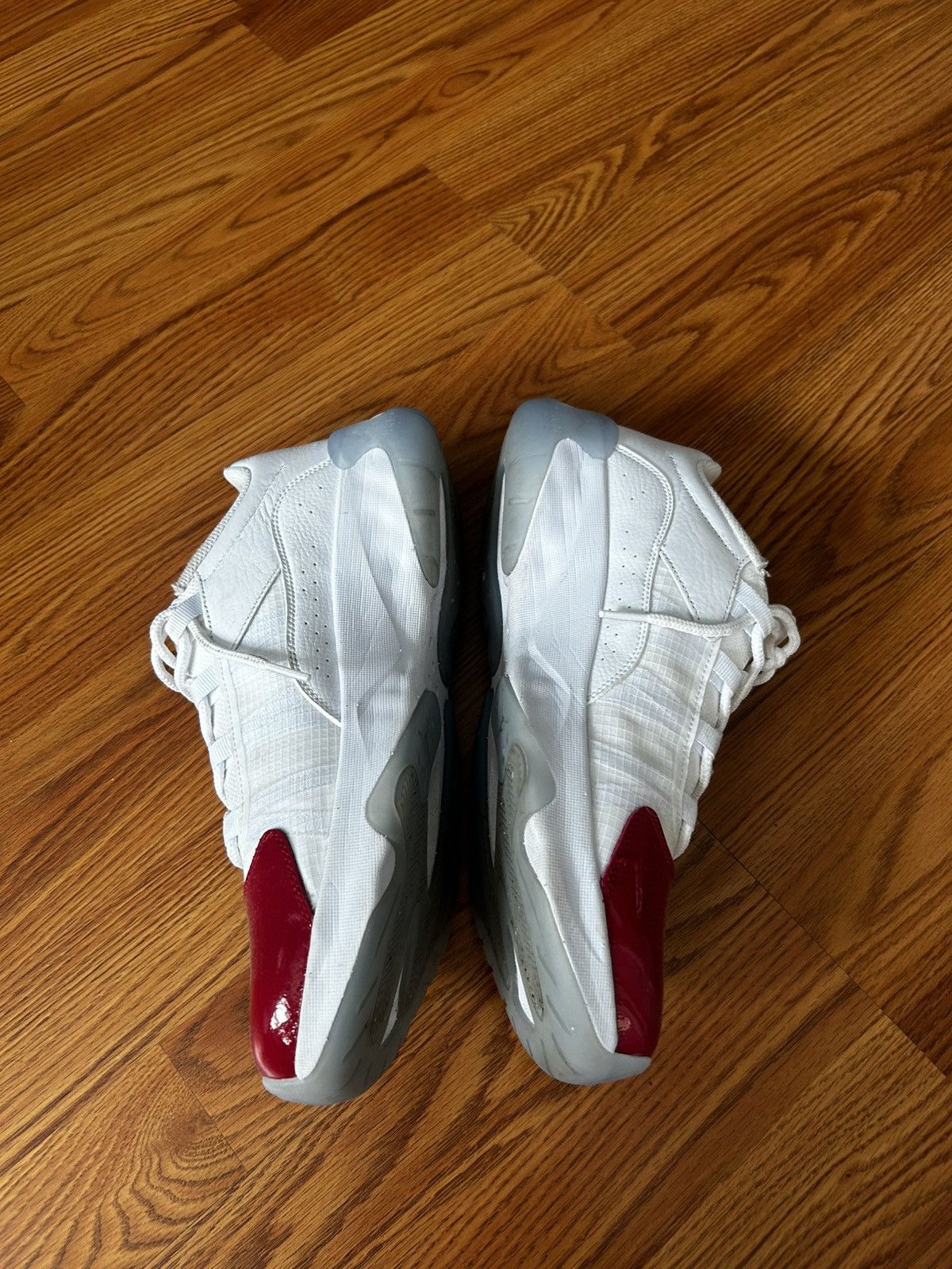 Jordan Brand Cherry Jordan 11’s CMFT Low Size US 12 / EU 45 - 4 Thumbnail