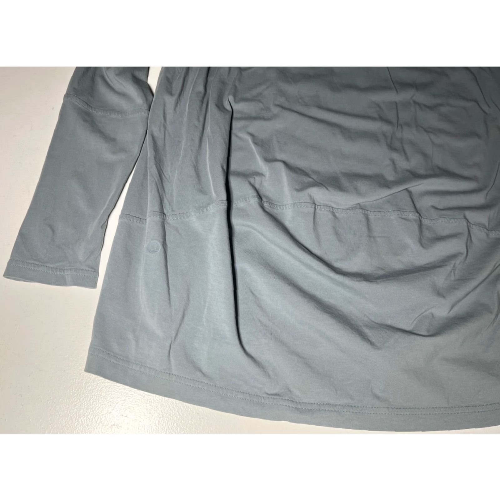 Lululemon VINTAGE Women's Lululemon Back In Action V-Neck Long-Sleeve Shirt L gray City Athleisure Shirts Womens Size L / US 10 / IT 46 - 6 Thumbnail