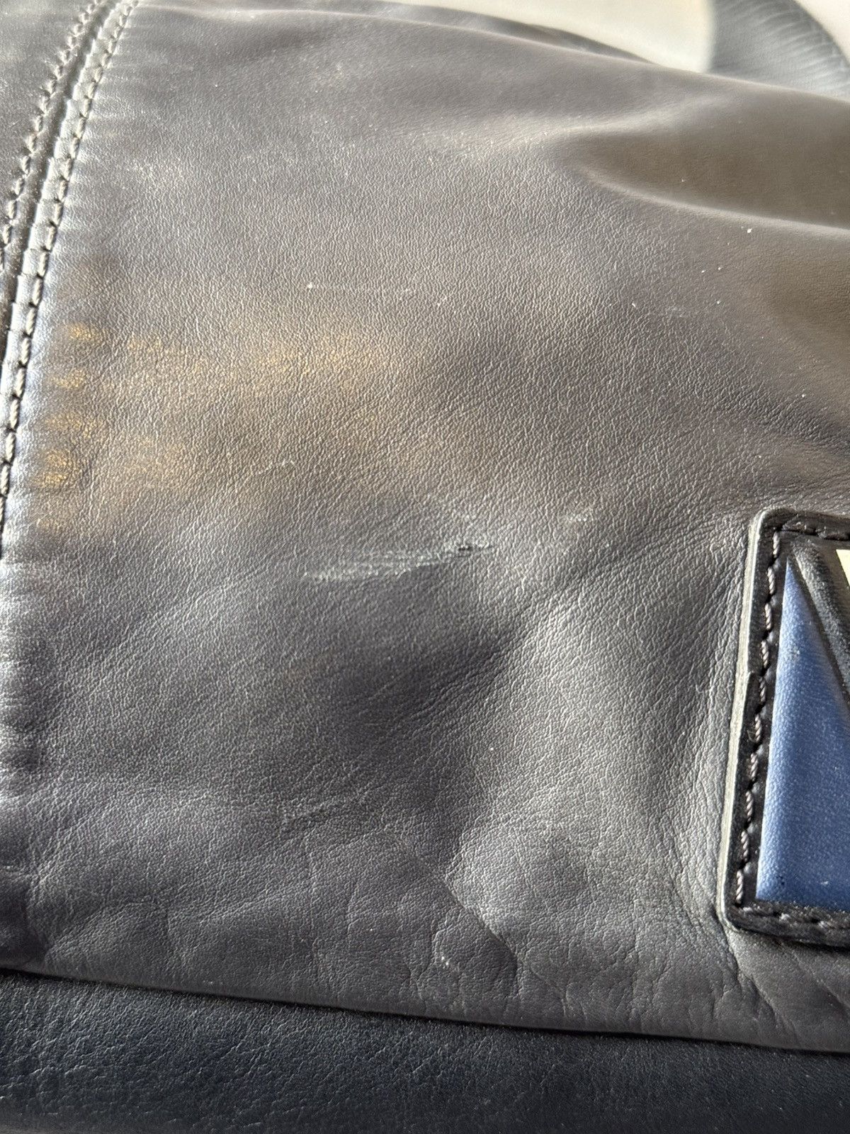Louis Vuitton LOUIS VUITTON Grey Leather Fast V Line Crossbody Bumbag Bag Size ONE SIZE - 5 Thumbnail