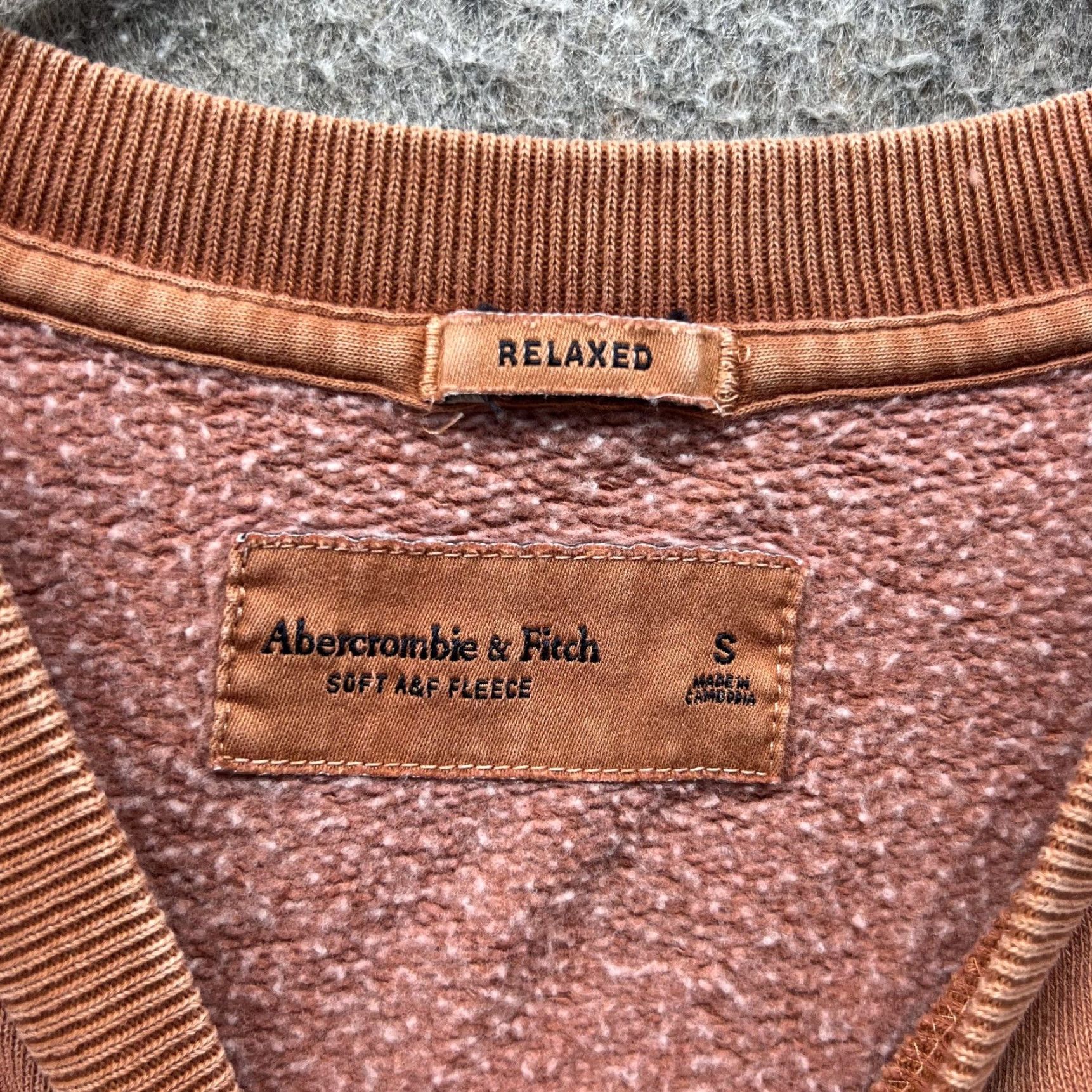 Abercrombie & Fitch Abercrombie & Fitch Sweatshirt Mens S Brown Relaxed Fleece Crewneck Pullover Knit Logo Patch Size US S / EU 44-46 / 1 - 2 Thumbnail