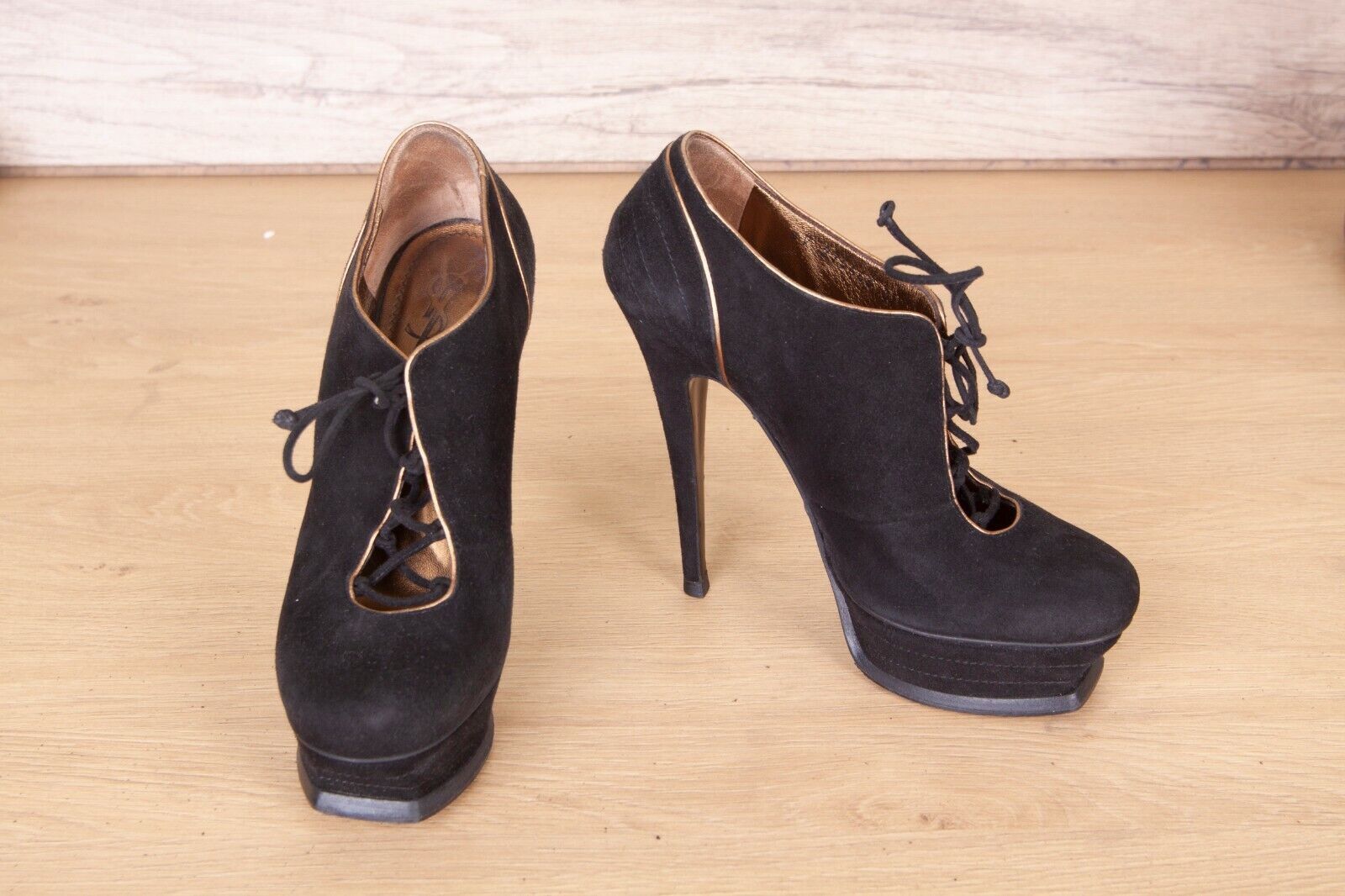 Yves Saint Laurent Yves Saint Laurent YSL Black Suede Leather Heels Size US 7 / IT 37 - 11 Thumbnail