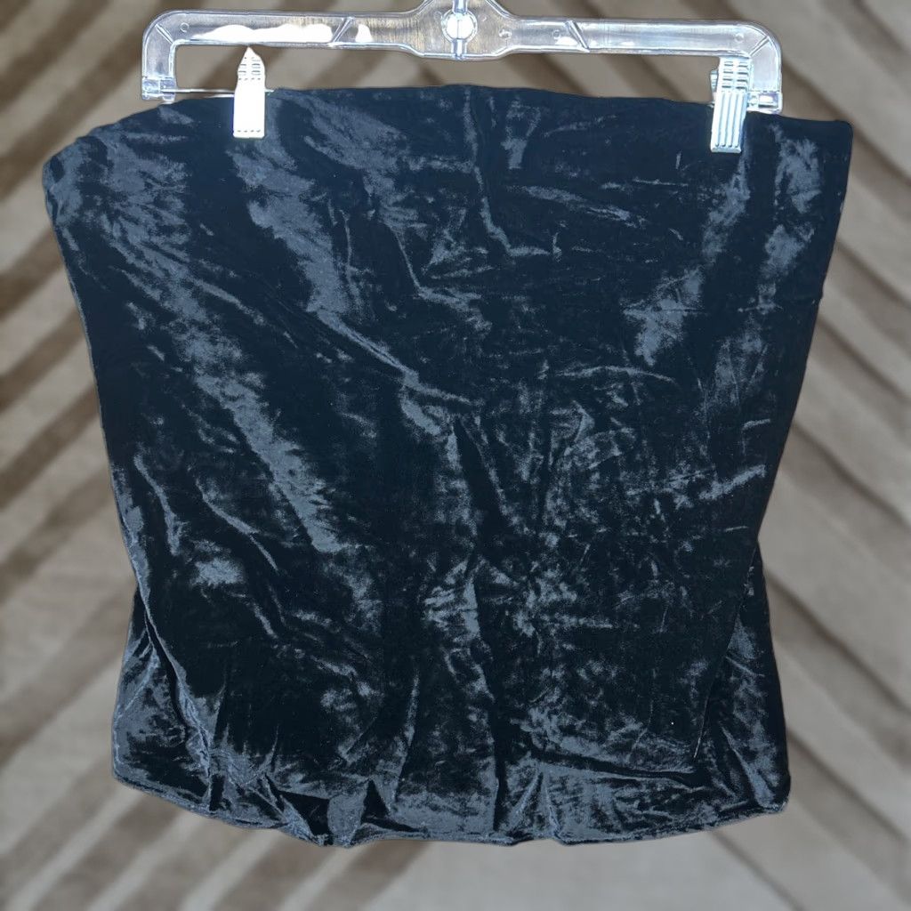 Anthropologie Anthropologie Womens Crop Tube Top Black Velvet Sleeveless Large Blouse Casual Streetwear Preppy Normcore Going Out Womens Size L / US 10 / IT 46 - 1 Thumbnail