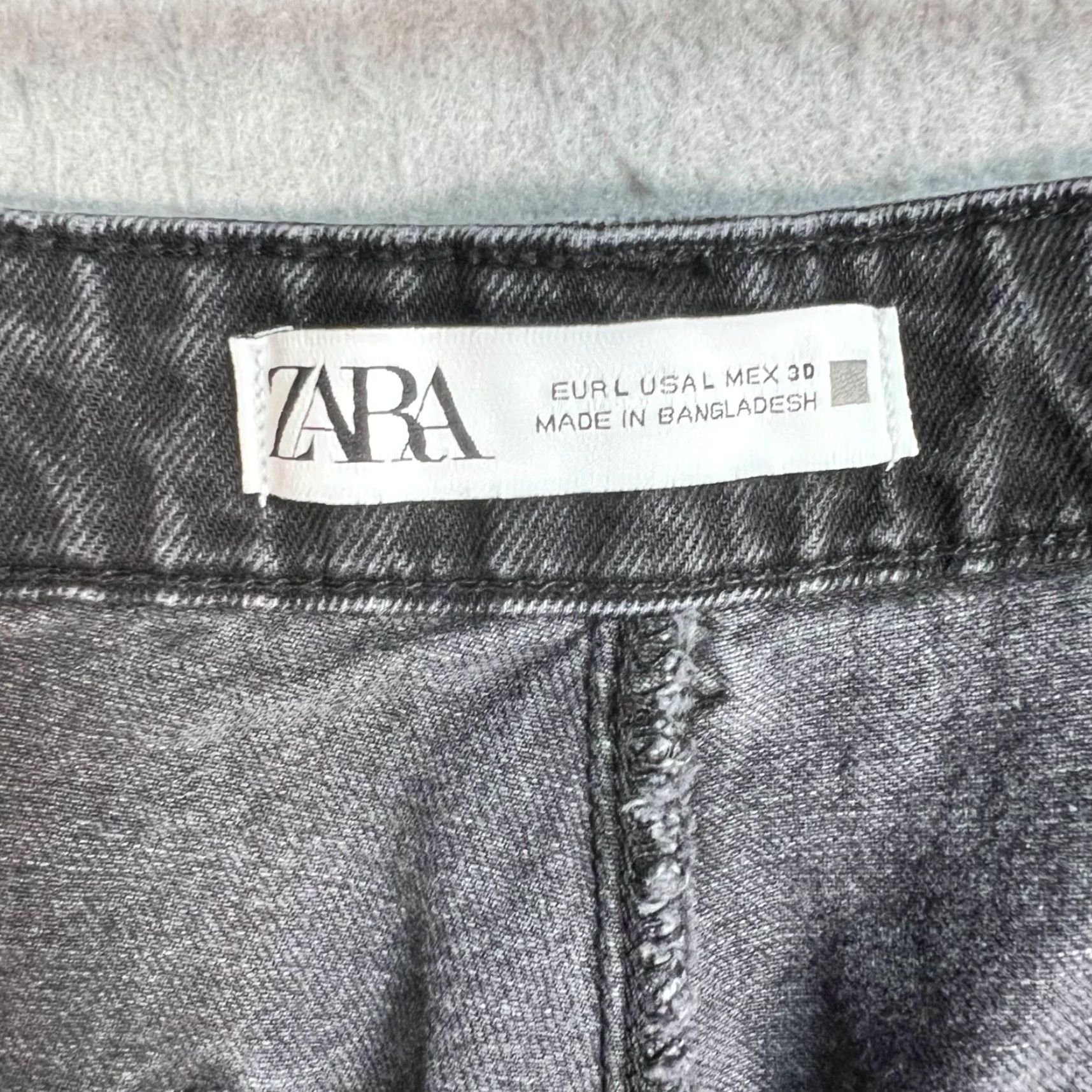 Zara Zara Shorts Womens Large Black Asymmetrical Denim 100% Cotton Button Frayed Hem Size 36" / US 14 / IT 50 - 3 Thumbnail