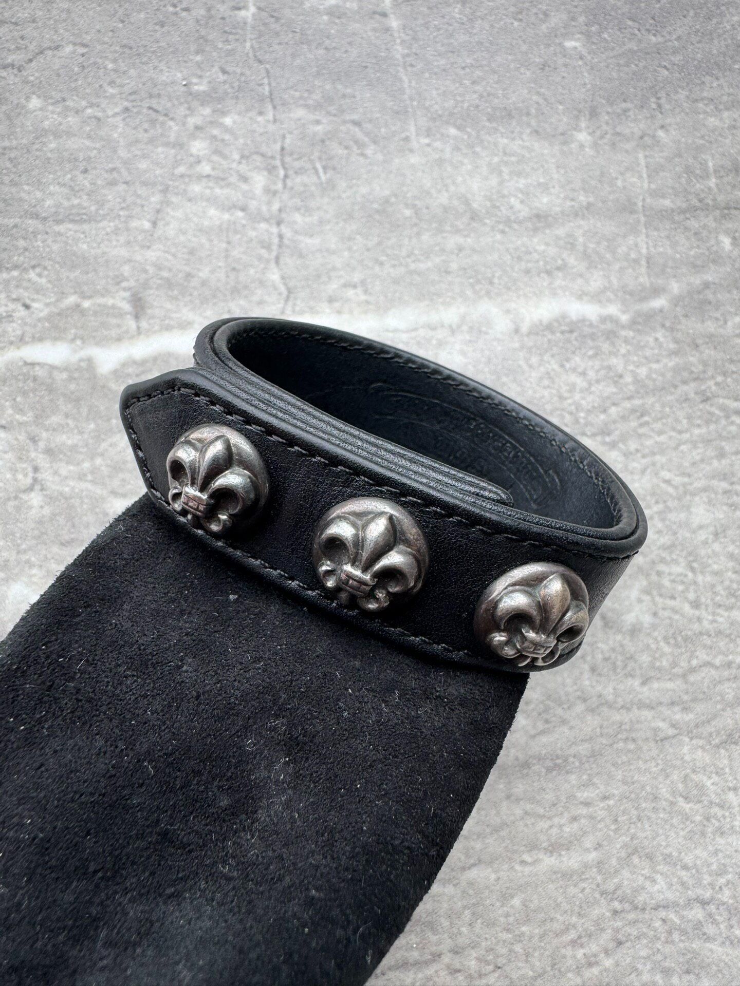 Chrome Hearts CHROME HEARTS LEATHER BRACELET OVAL | Grailed