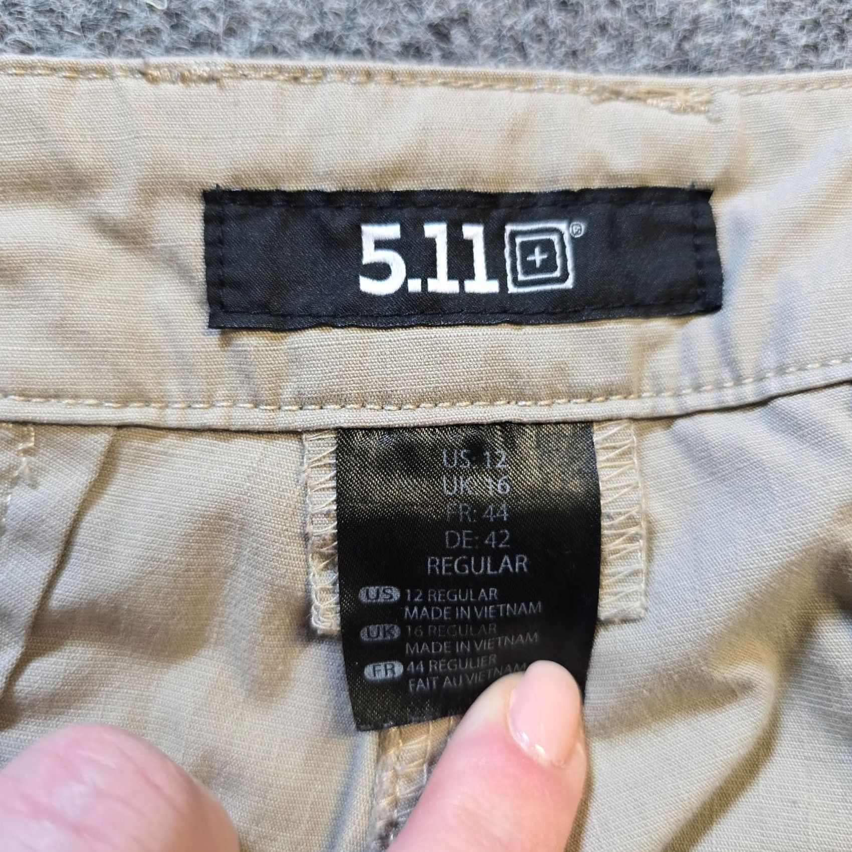 Vintage 5 11 Tactical Pants Womens 12 Beige Cargo Straight Leg Utility Pocket Capsule Pants Females Cargo Straight Leg Beige 12 Womens Size 34" / US 12 / IT 48 - 4 Thumbnail
