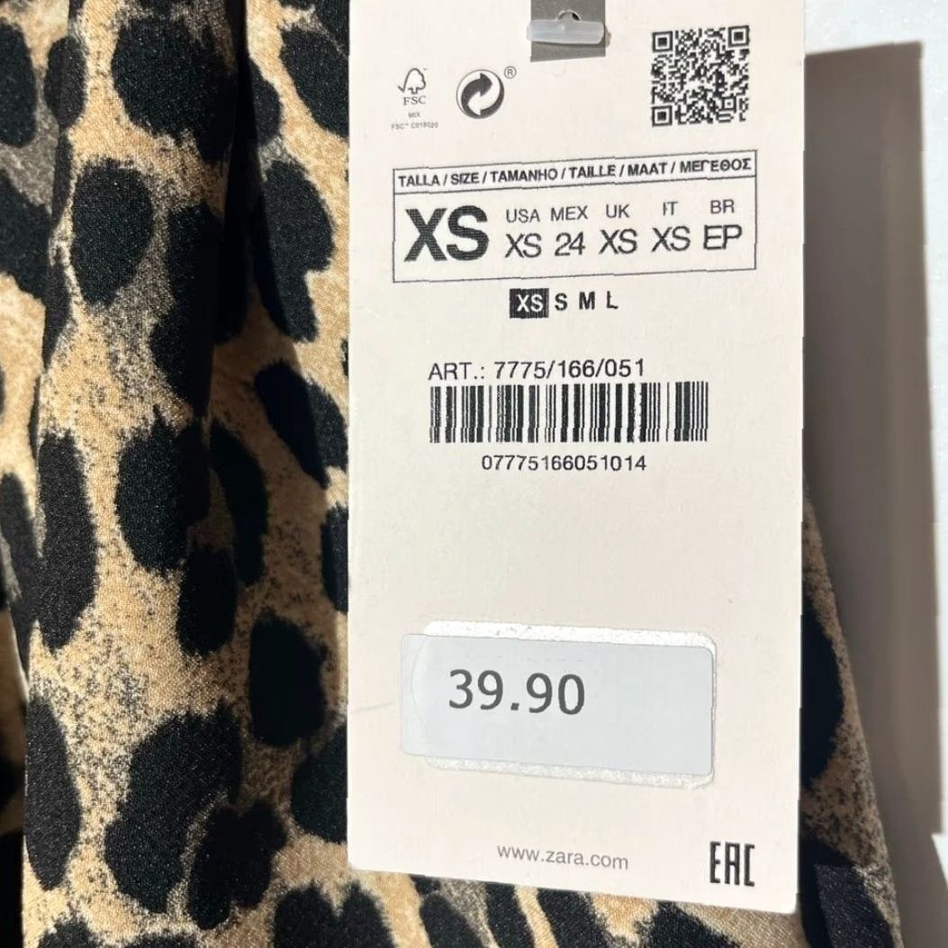 Zara VINTAGE? NWT Zara High Waisted Paper Bag Leopard Print Skirt Women XS Black Mini Skirt Women XS Size 26" / US 2 / IT 38 - 3 Thumbnail
