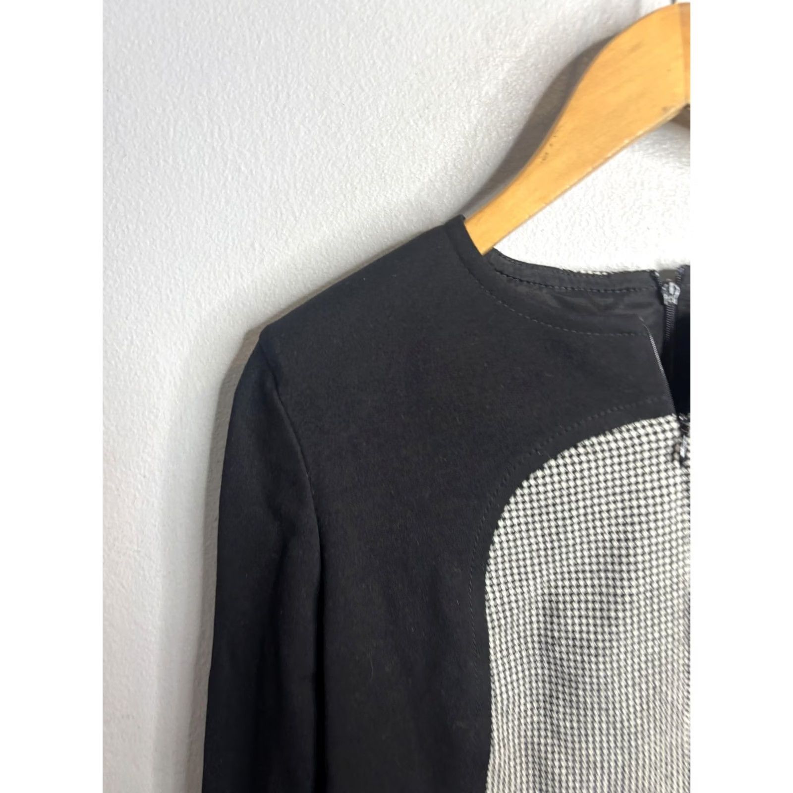 Vintage Akris punto Dress Womens 10 Black Size Houndstooth Sheath Ruffle Hem Sleeve Size L / US 10 / IT 46 - 2 Thumbnail
