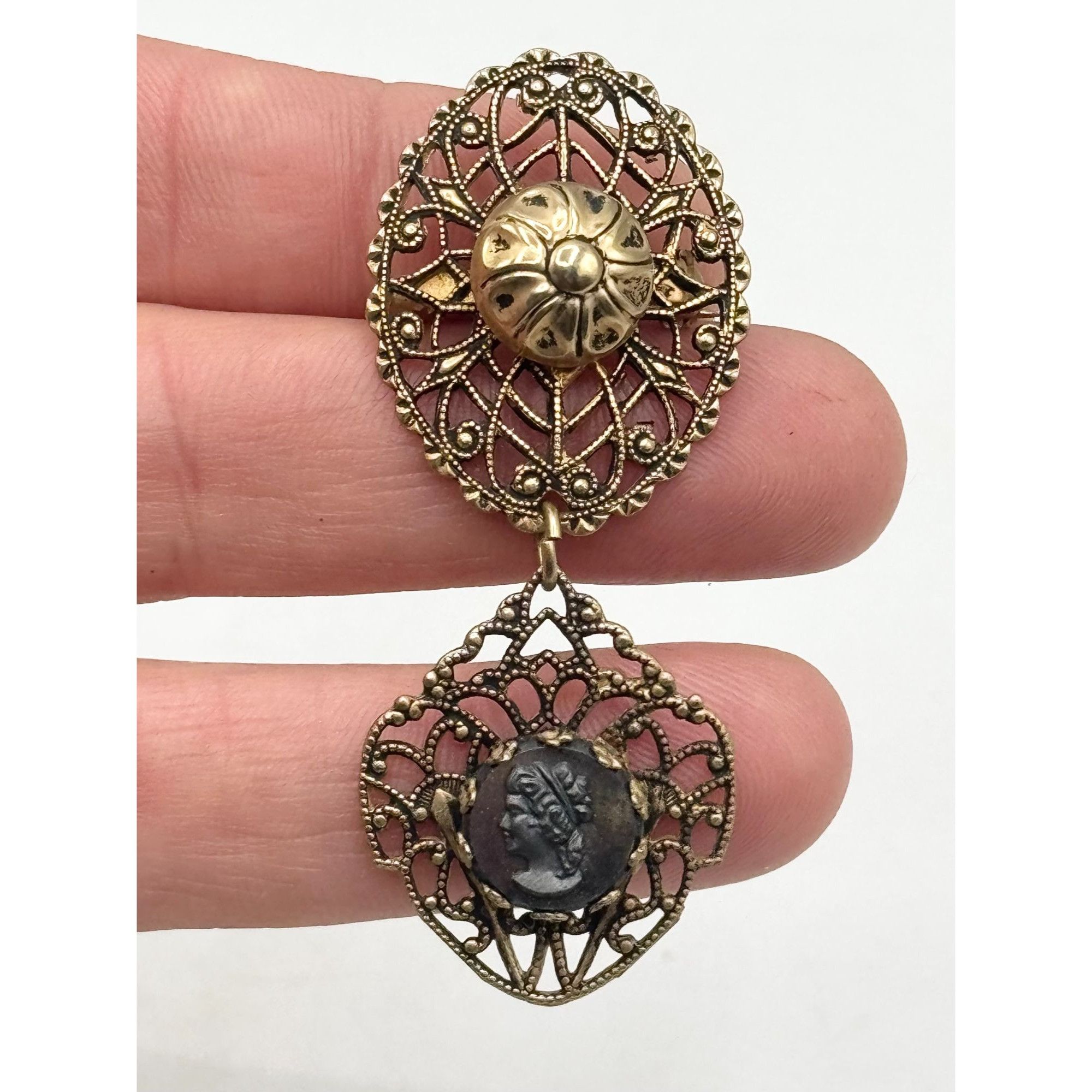 Vintage Vintage filigree black glass cameo dangle brooch pin Size ONE SIZE - 3 Thumbnail