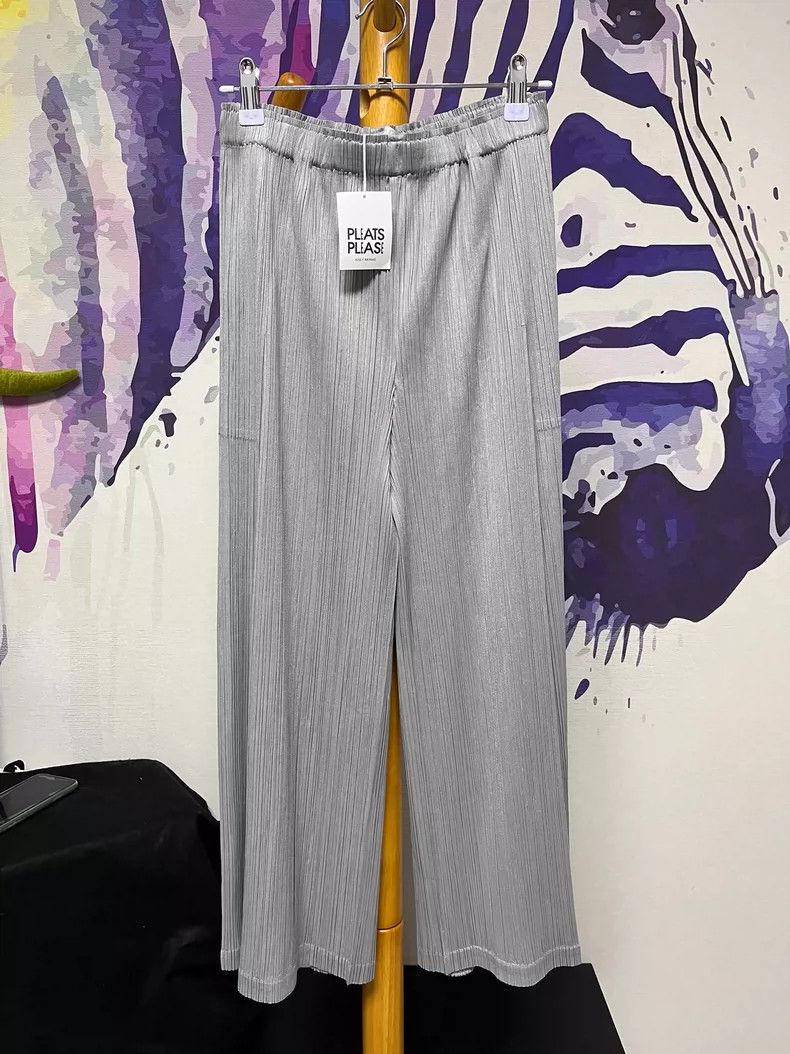 Issey Miyake Issey Miyake size:2 Grey pleated trousers Size 23" - 1 Thumbnail