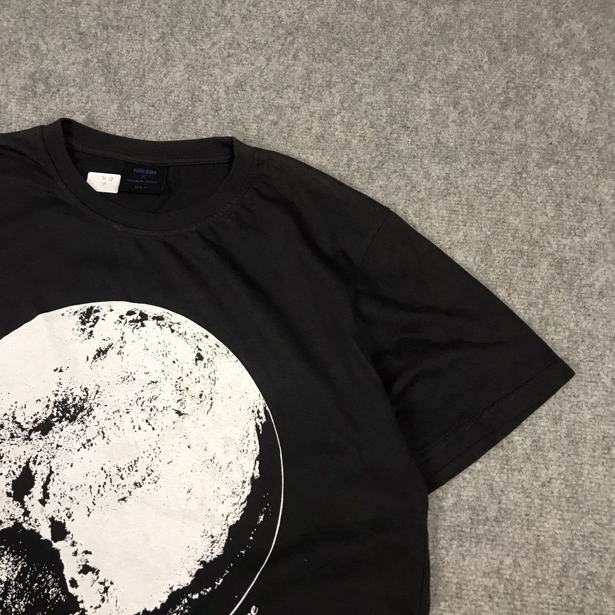 Japanese Brand × Number (N)ine NUMBER NINE X MARLBORO DESIGN BIG MOON DRAK GRAY TSHIRT Size US M / EU 48-50 / 2 - 3 Thumbnail
