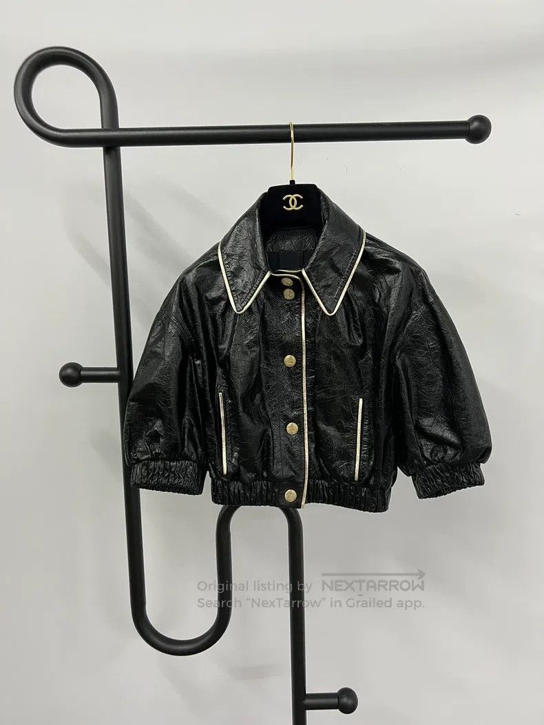 Chanel Chanel Black medium-sleeved short leather jacket Size XS / US 0-2 / IT 36-38 - 1 Thumbnail