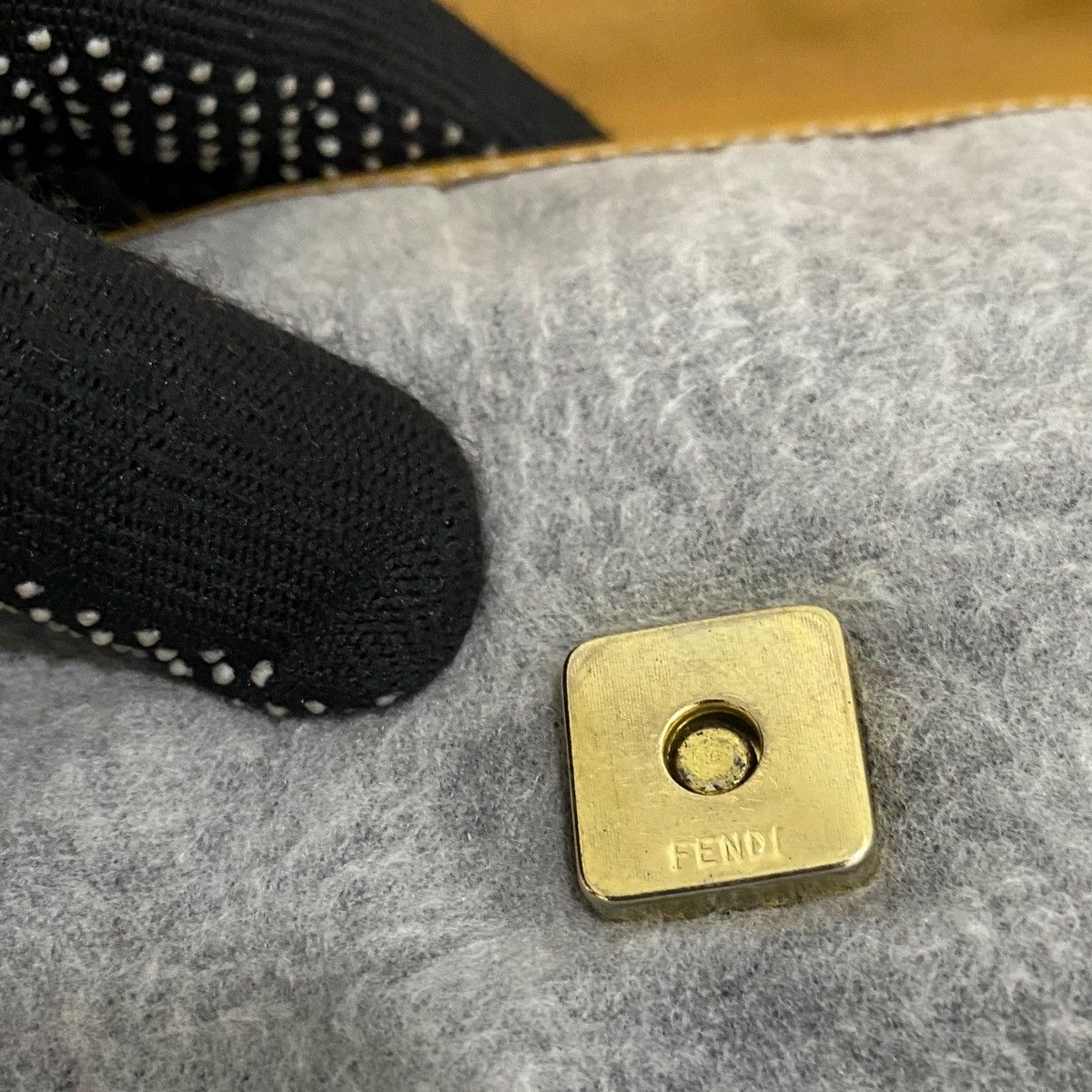 Fendi ‼️LASTDROP‼️ AUTHENTIC FENDI ROMA VINTAGE CROSSBODY BAG Size ONE SIZE - 9 Thumbnail