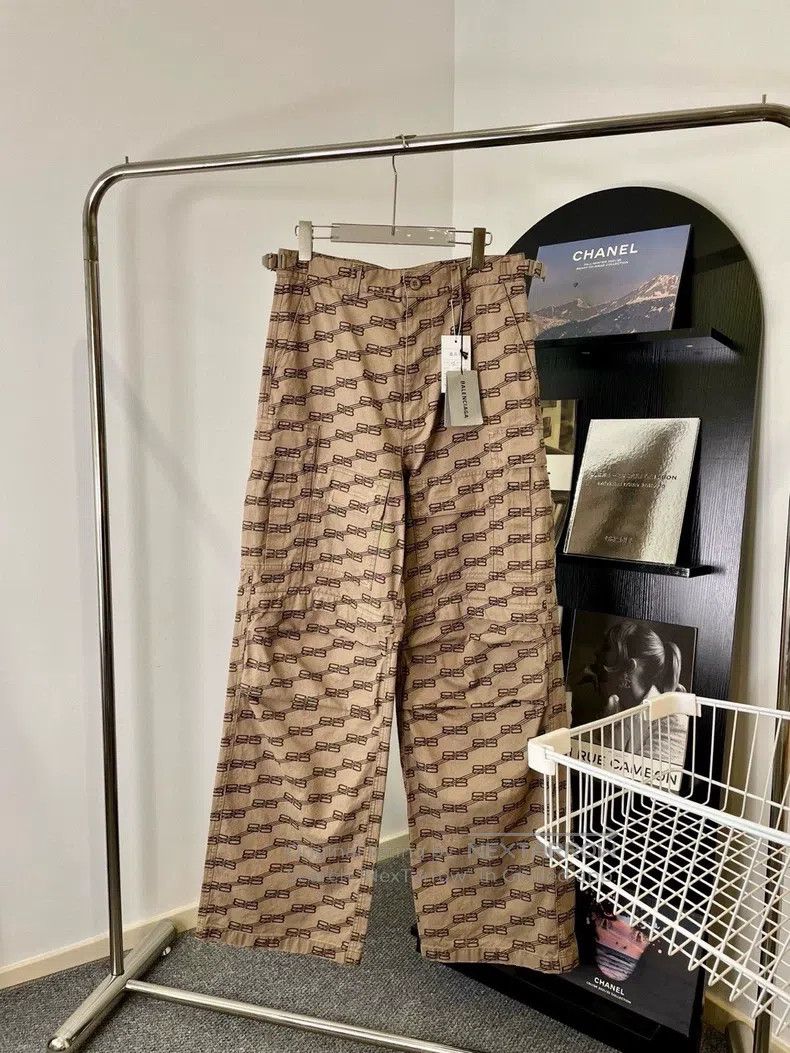 Balenciaga Balenciaga size XS Interwoven Letter Print Casual Brown Kh Size US 27 - 1 Thumbnail