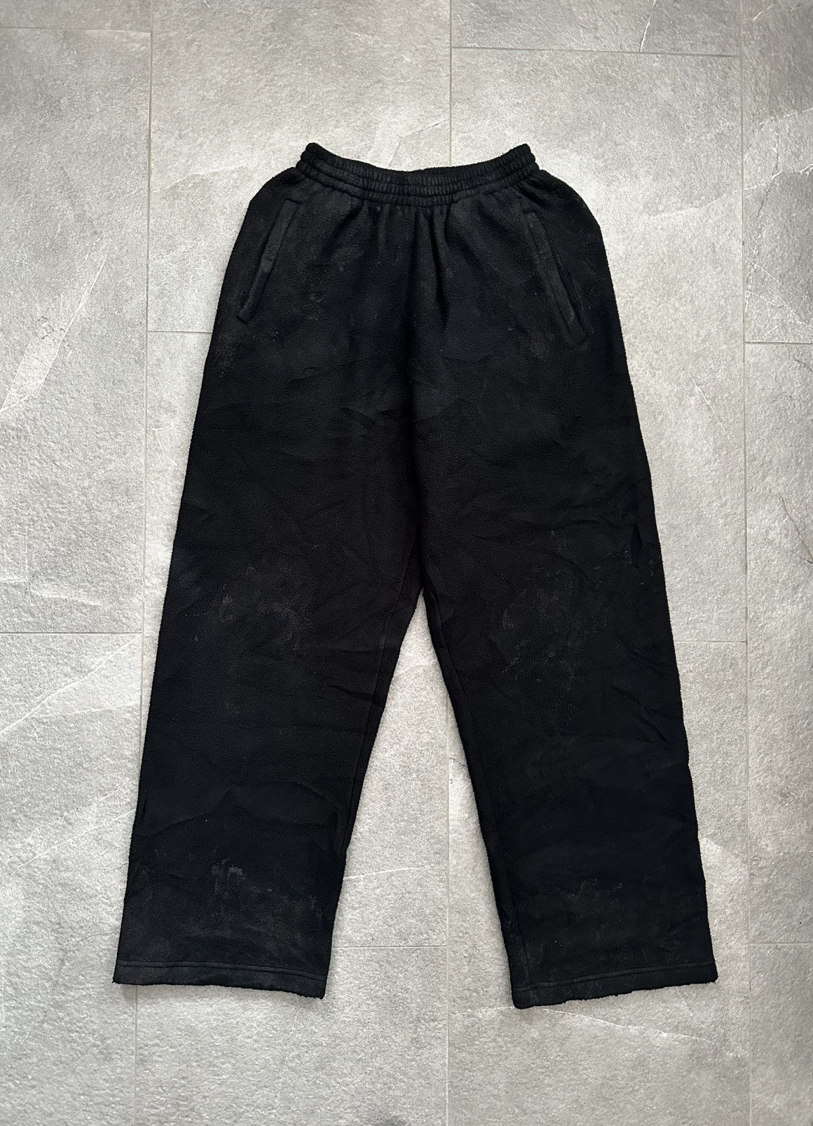 Balenciaga [S] Fall23 Runway Mud stained fleece sweatpants Size US 34 / EU 50 - 1 Thumbnail