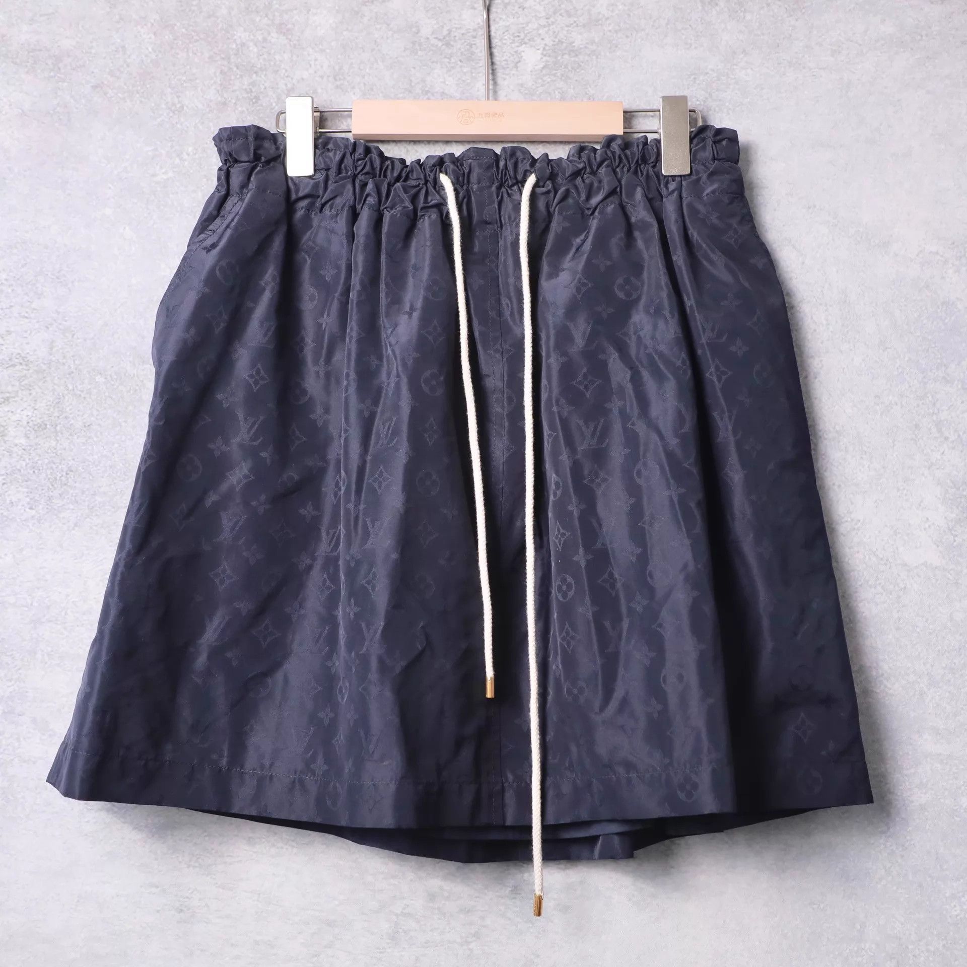 Louis Vuitton LV Louis Vuitton shorts 38 Size 27" / US 4 / IT 40 - 1 Thumbnail