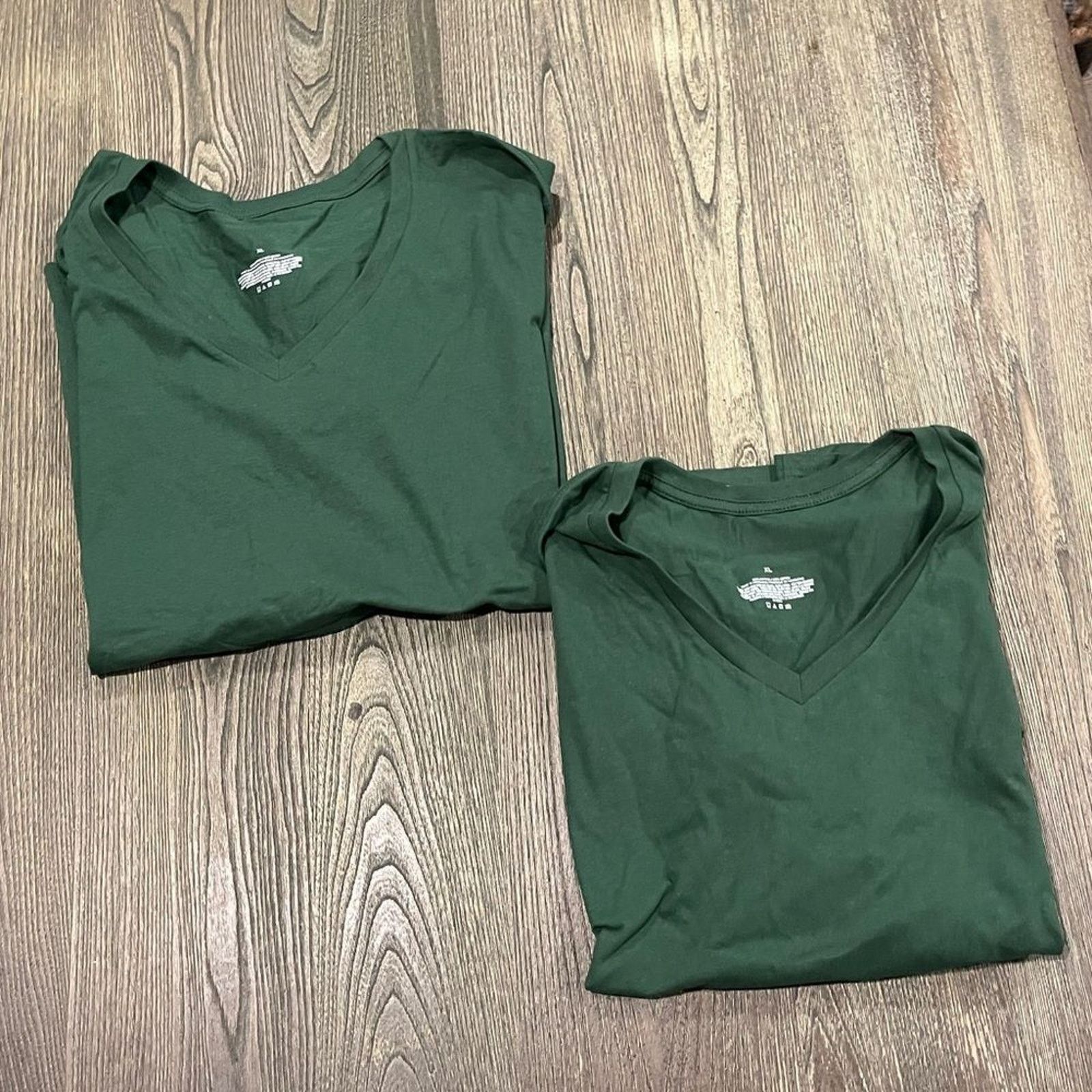 Vintage NWOT 2 Pack Mens Shirts V-Neckline Short Sleeve Size XL Size US XL / EU 56 / 4 - 1 Thumbnail