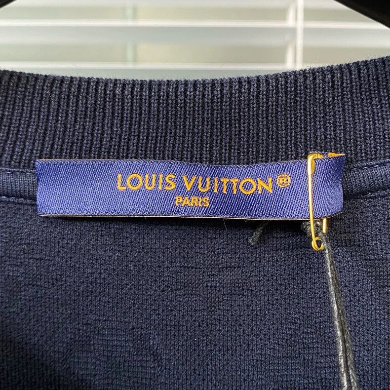 Louis Vuitton Louis Vuitton 3D pocket with dark lines and full print of p Size US L / EU 52-54 / 3 - 3 Thumbnail