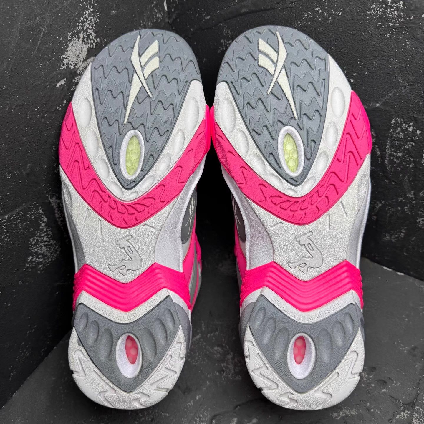 Reebok Reebok Shaquille O'Neal Gray White Pink Annual Ring Q10 Size US 9 / EU 42 - 3 Thumbnail