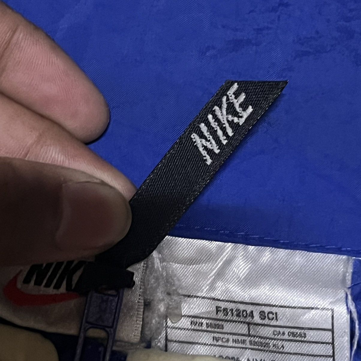 Nike Vintage Nike Windbreaker Light Jacket Size US L / EU 52-54 / 3 - 7 Thumbnail