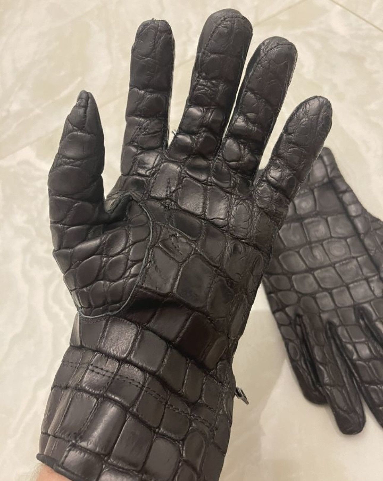 Isaac Sellam Experience Crocodile Leather Gloves by Isaac Sellam Size ONE SIZE - 4 Thumbnail