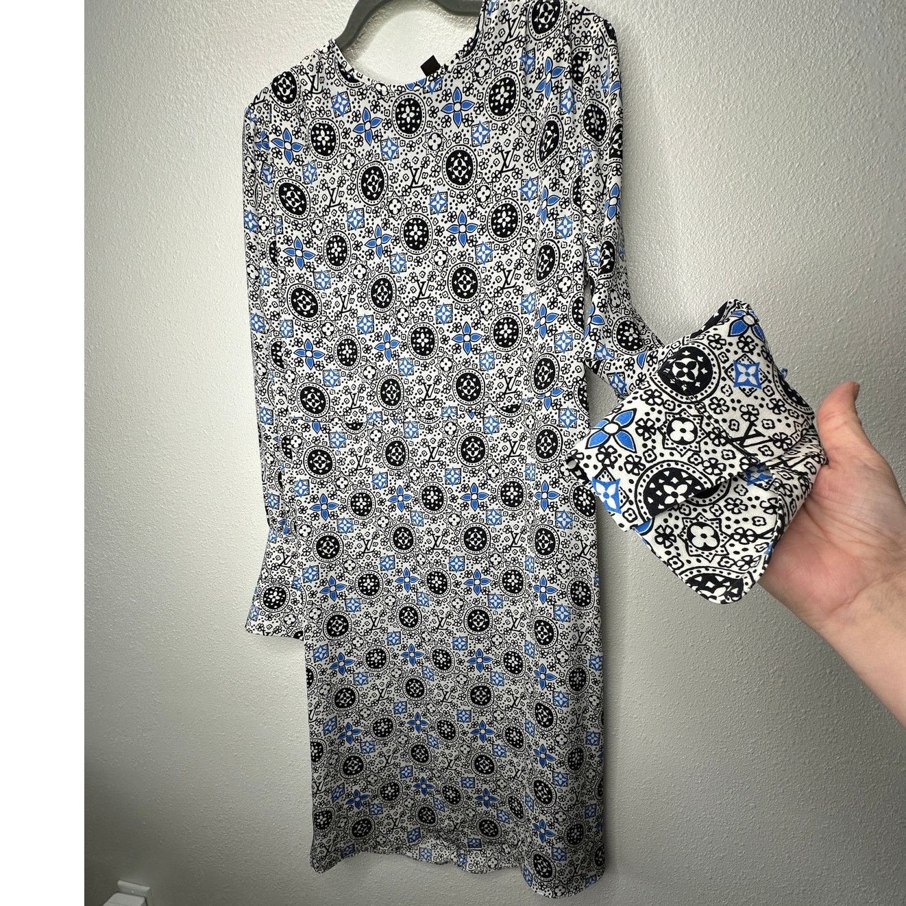 Louis Vuitton Louis Vuitton Silk Belted Midi White Black Blue 42 / 10 Size L / US 10 / IT 46 - 6 Thumbnail