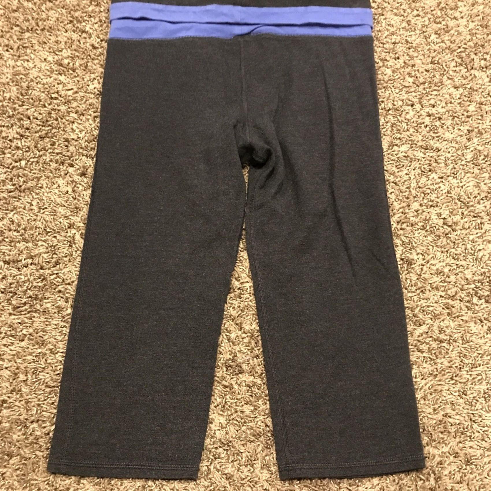 Gap gap fit capris womens S athletic stretch gray purple polyester blend b5 leggings capri workout cross training 16” inseam Size ONE SIZE - 3 Thumbnail