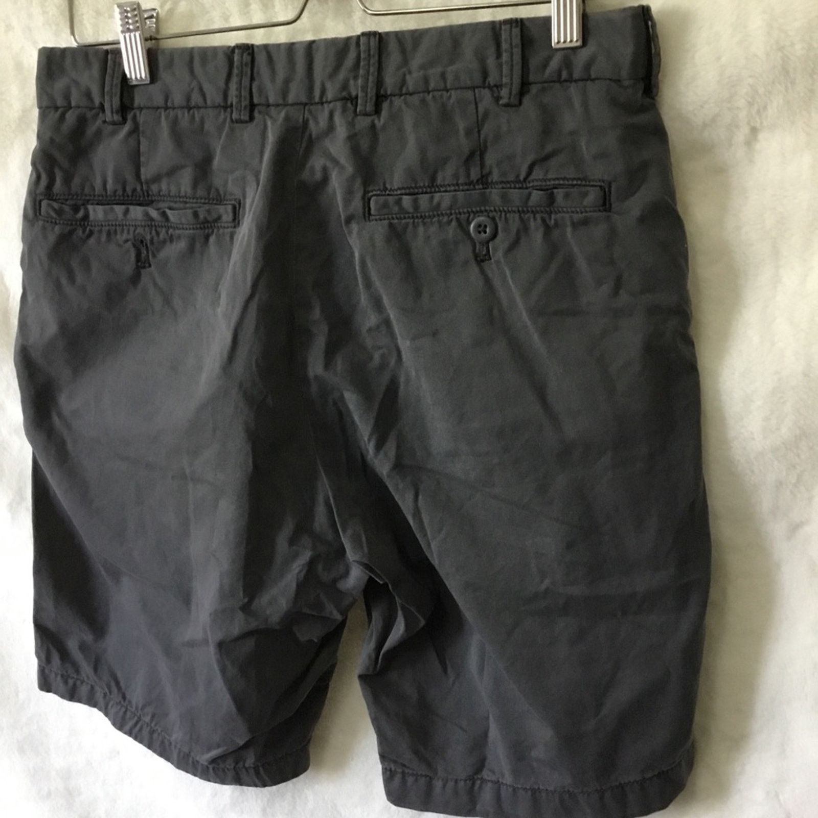 Uniqlo Uniqlo Men's Charcoal Gray Flat-Front Shorts Size US 28 / EU 44 - 11 Thumbnail