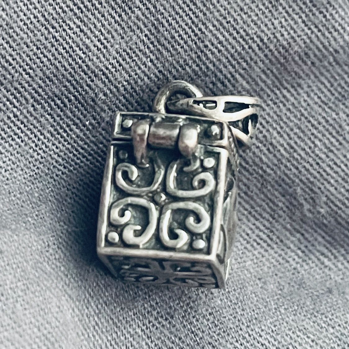 Vintage Vintage Sterling Silver 925 Pendant, Wish Box, Prayer Hinged Size ONE SIZE - 9 Thumbnail