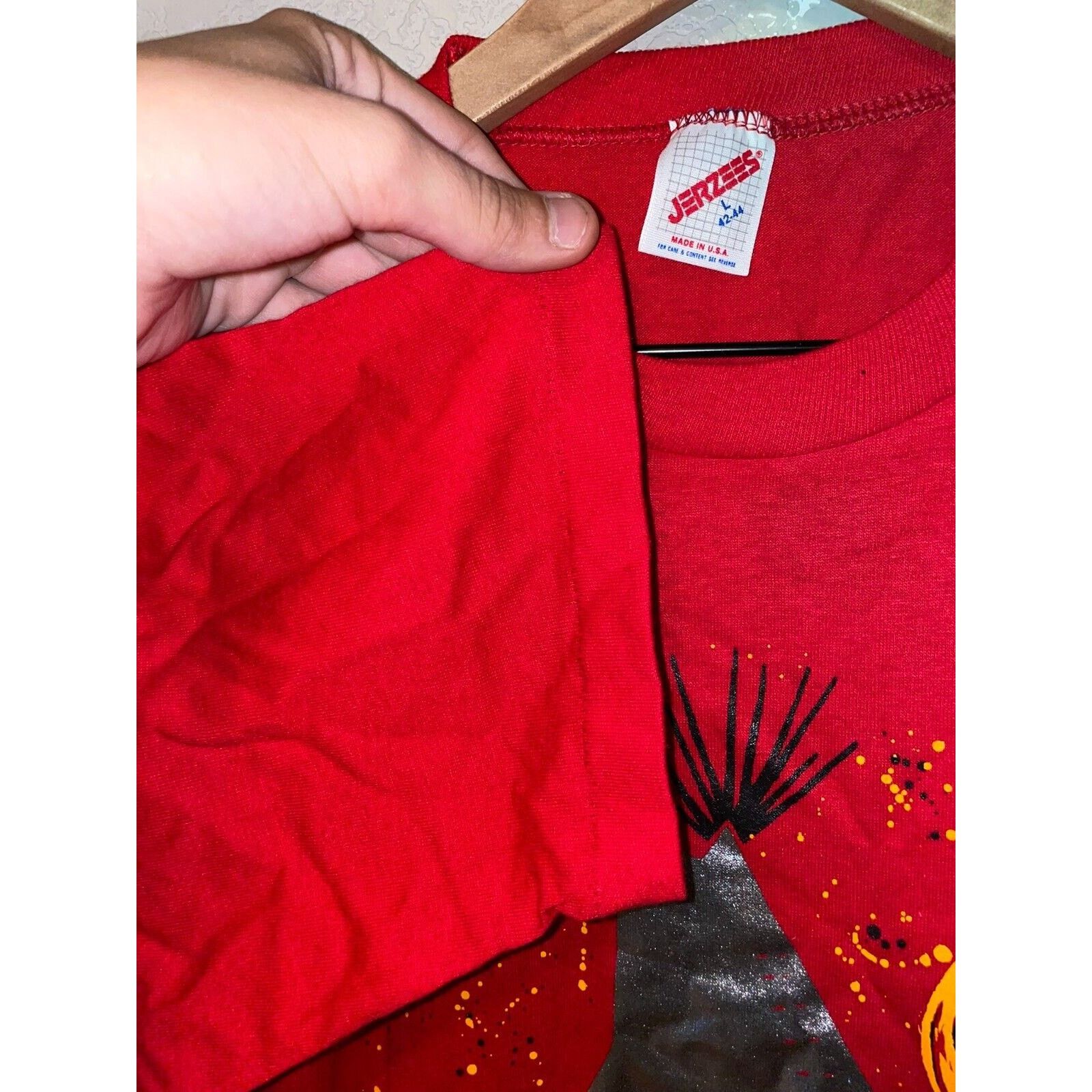 Jerzees Vintage Native American Shirt Black Hills 90s Tee Red VTG L Size US L / EU 52-54 / 3 - 9 Thumbnail