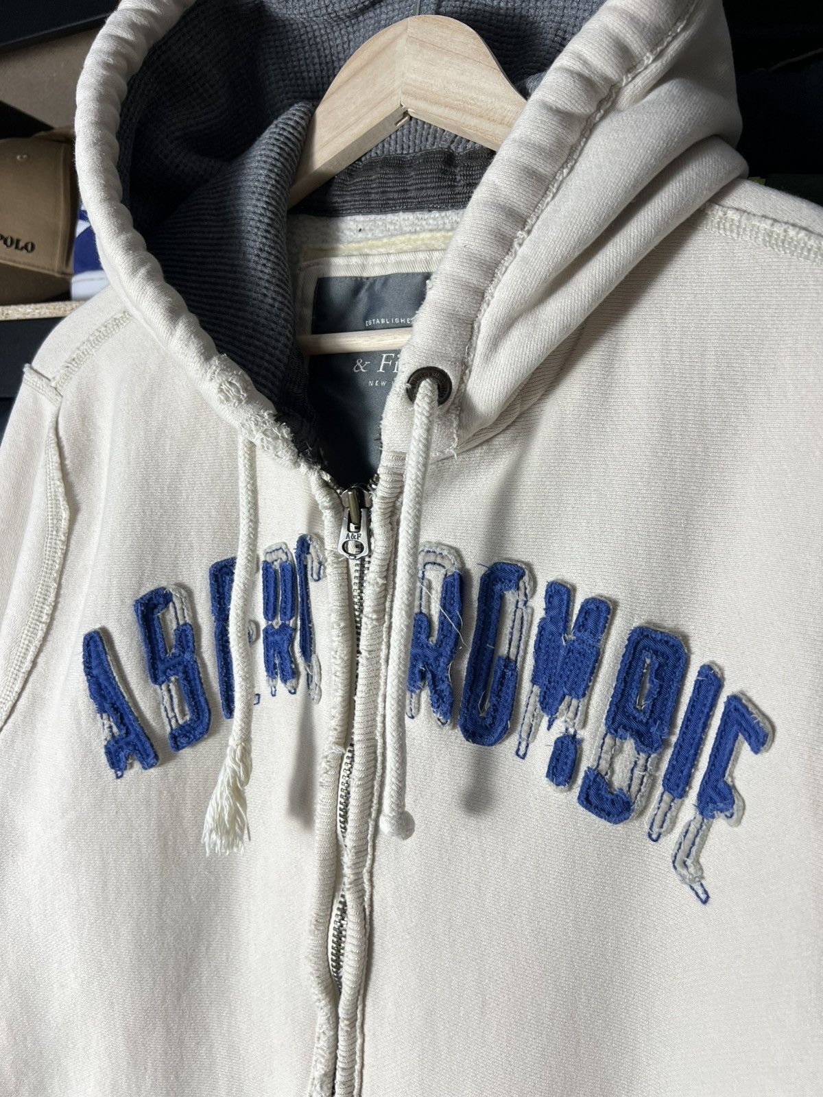 Abercrombie & Fitch Y2K Abercrombie & Fitch Distressed Vintage Hoodie Zip Up Size US XL / EU 56 / 4 - 5 Thumbnail