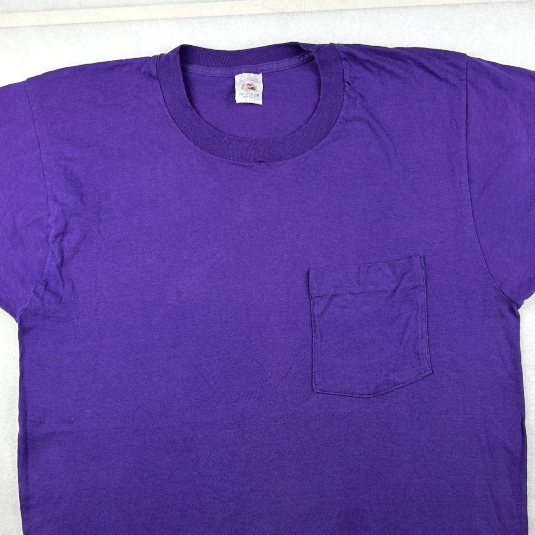 Fruit Of The Loom VINTAGE purple POCKET T-Shirt M/L Men Short Sleeve Cotton 80s 90s Fruit of the Loom Shirt Mens Size US M / EU 48-50 / 2 - 5 Thumbnail