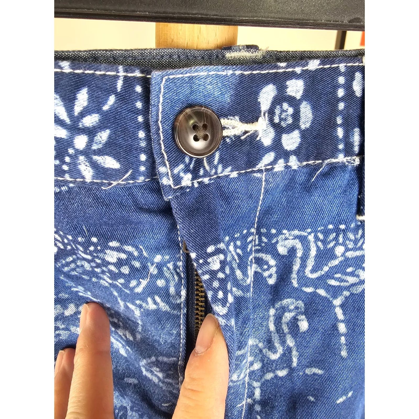 Polo Ralph Lauren VINTAGE POLO RALPH LAUREN NAVY BANDANA PATTERN SHORTS SZ 36 Mens Navy Bandana Pattern Short Pants 36 23in 36in Size US M / EU 48-50 / 2 - 4 Thumbnail