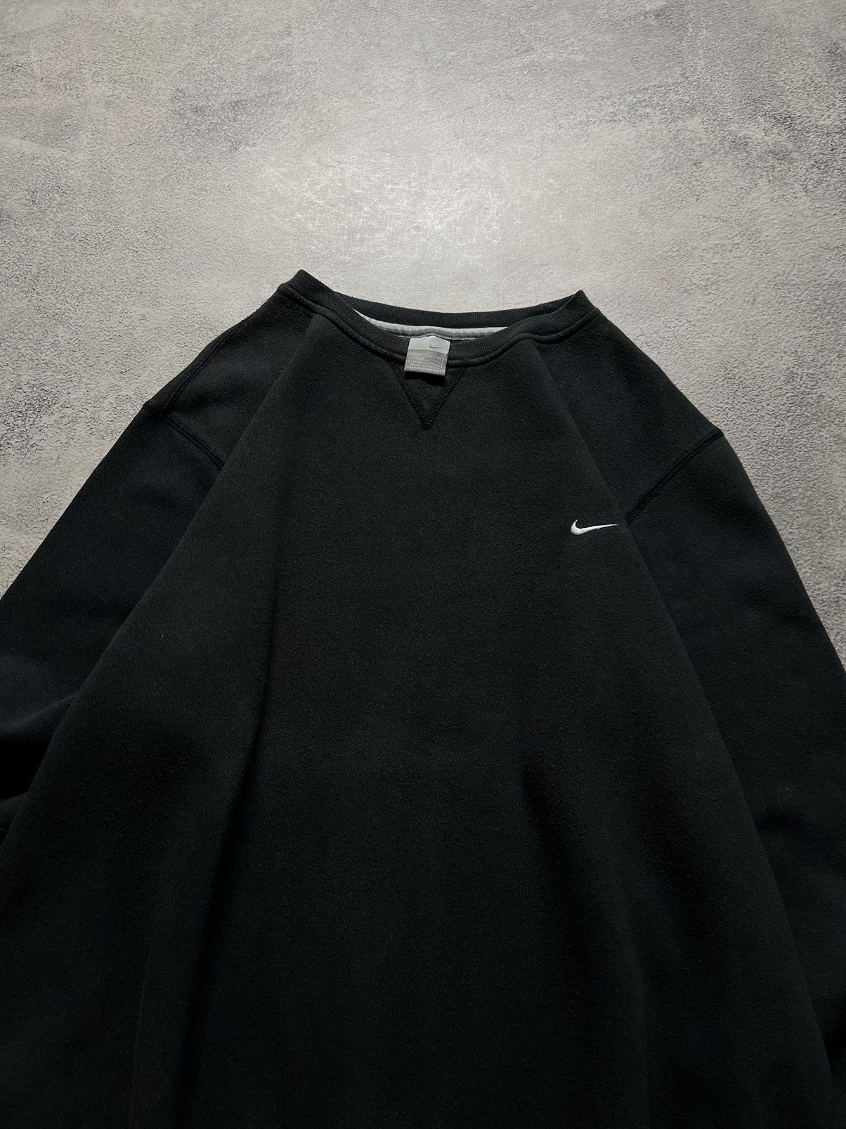 Vintage Vintage Y2k Nike 🖤 Faded Mini Swoosh Sweatshirt 00’s Size US L / EU 52-54 / 3 - 7 Thumbnail