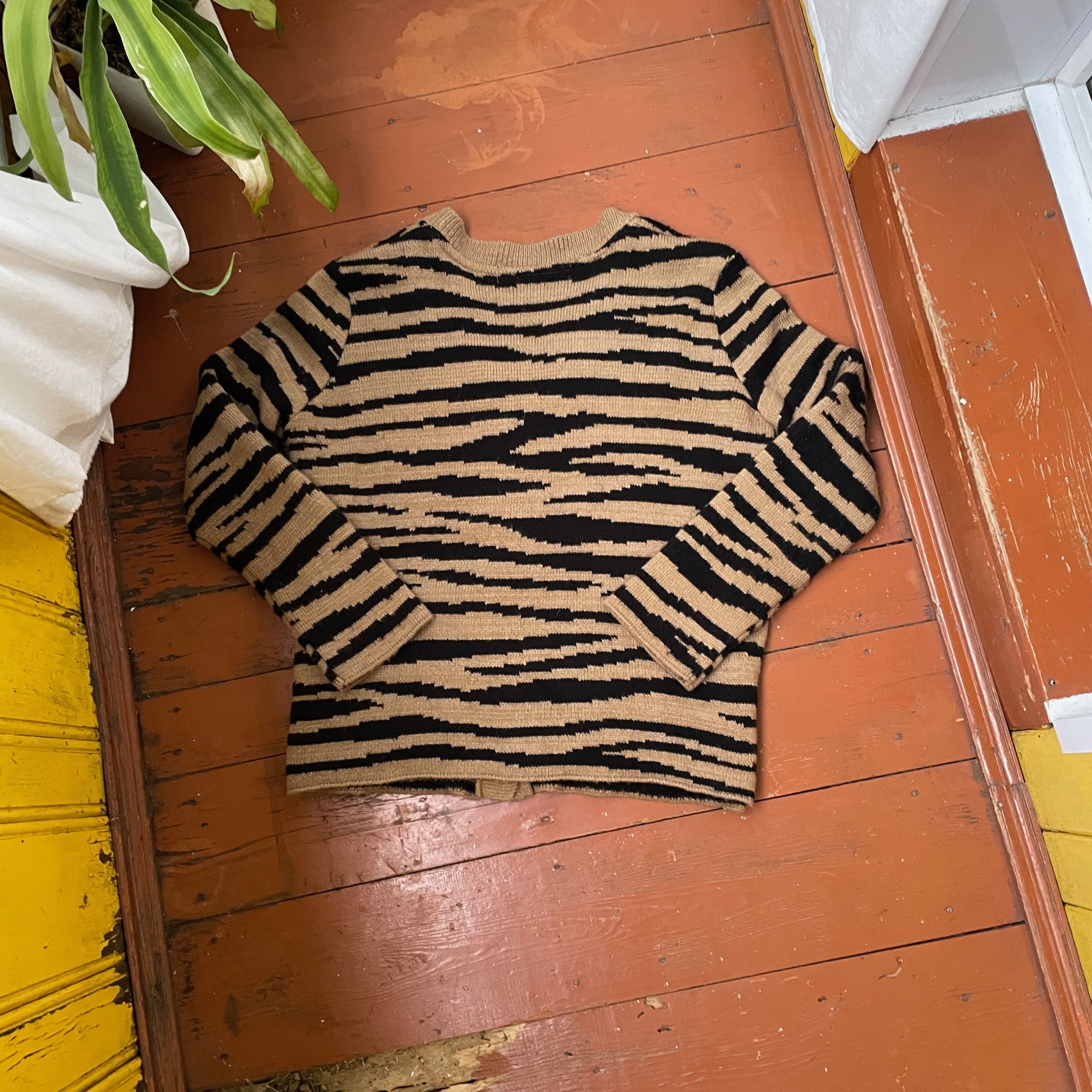 Other Tiger patern Cardiran sweater y2k knit Size US M / EU 48-50 / 2 - 7 Thumbnail