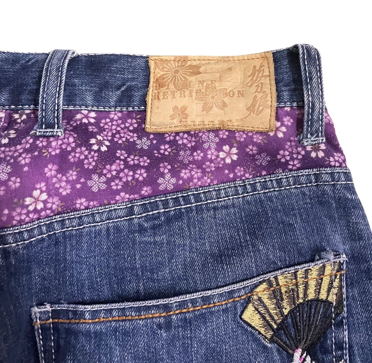 Japanese Brand Vintage Divine Retribution Multi Pocket Sukajan Jeans 1990s Size US 32 / EU 48 - 10 Thumbnail