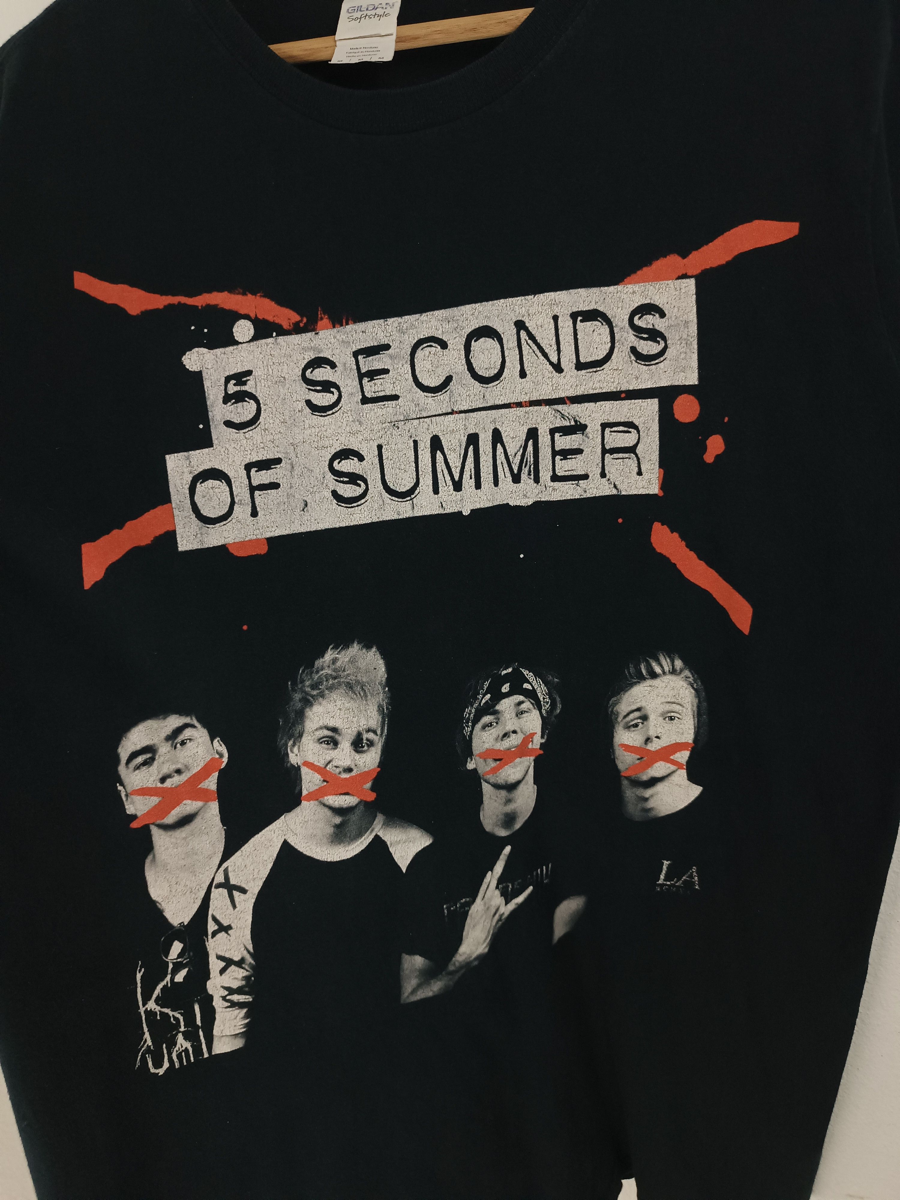 Band Tees VINTAGE 2015 5 SECONDS OF SUMMER TOUR TEE vamps swift zayn Size US M / EU 48-50 / 2 - 10 Thumbnail