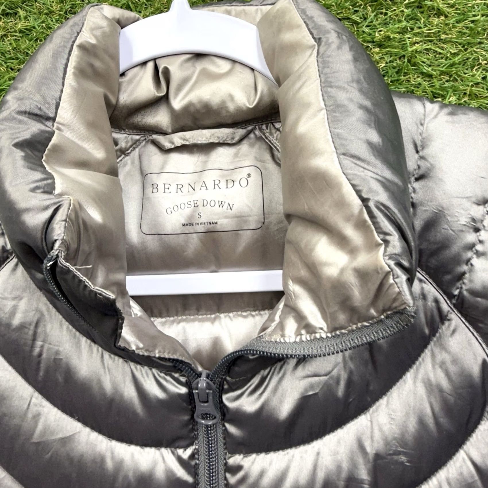 Vintage Bernardo Puffer Vest Womens Small Down Fill Primaloft Full Zip Hiking Metallic Green Vest Womens Small Down Fill Full Zip Outdoor Puffer Bernar do Size S / US 4 / IT 40 - 7 Thumbnail